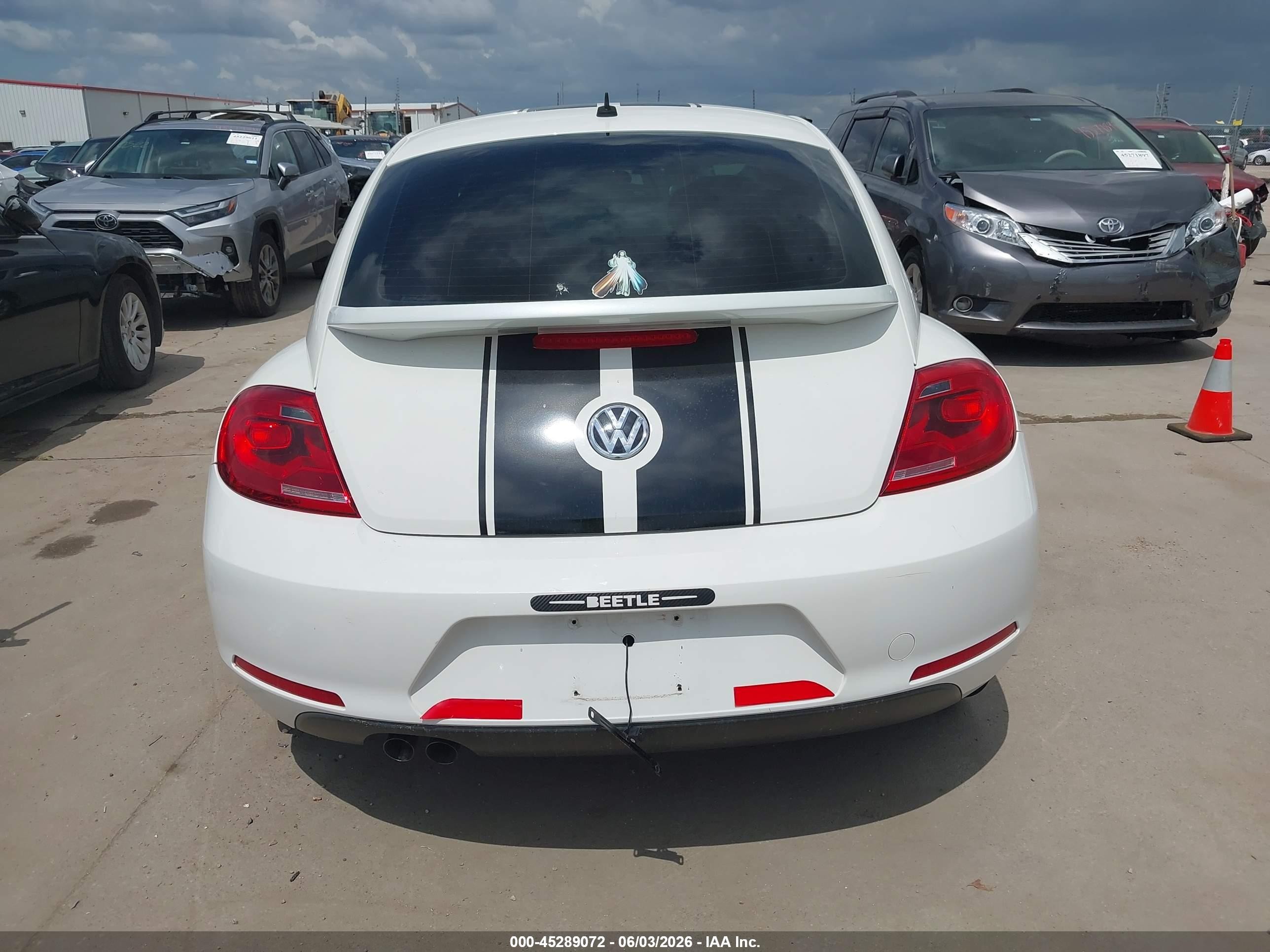 2013 Volkswagen Beetle 2.5l Entry White vin: 3VWFP7AT0DM627661