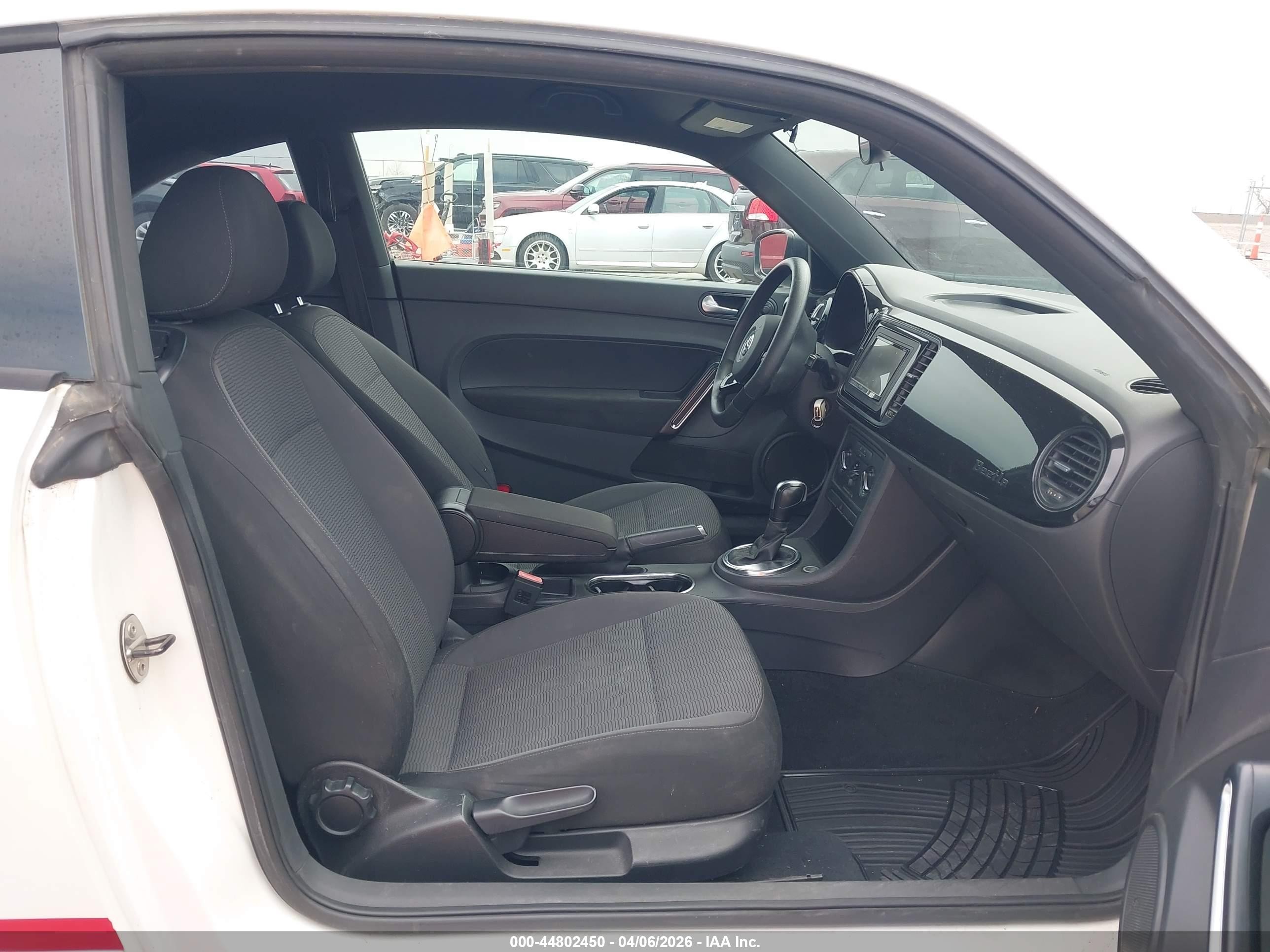 2014 Volkswagen Beetle 2.5l Entry White vin: 3VWFP7AT0EM621733