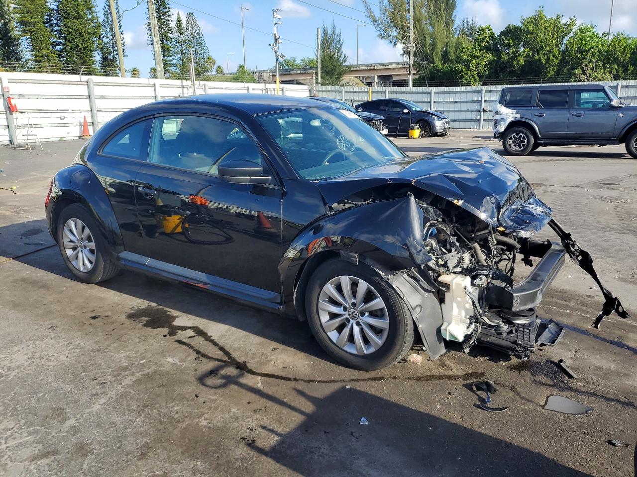 2014 Volkswagen Beetle Черный vin: 3VWFP7AT0EM627841