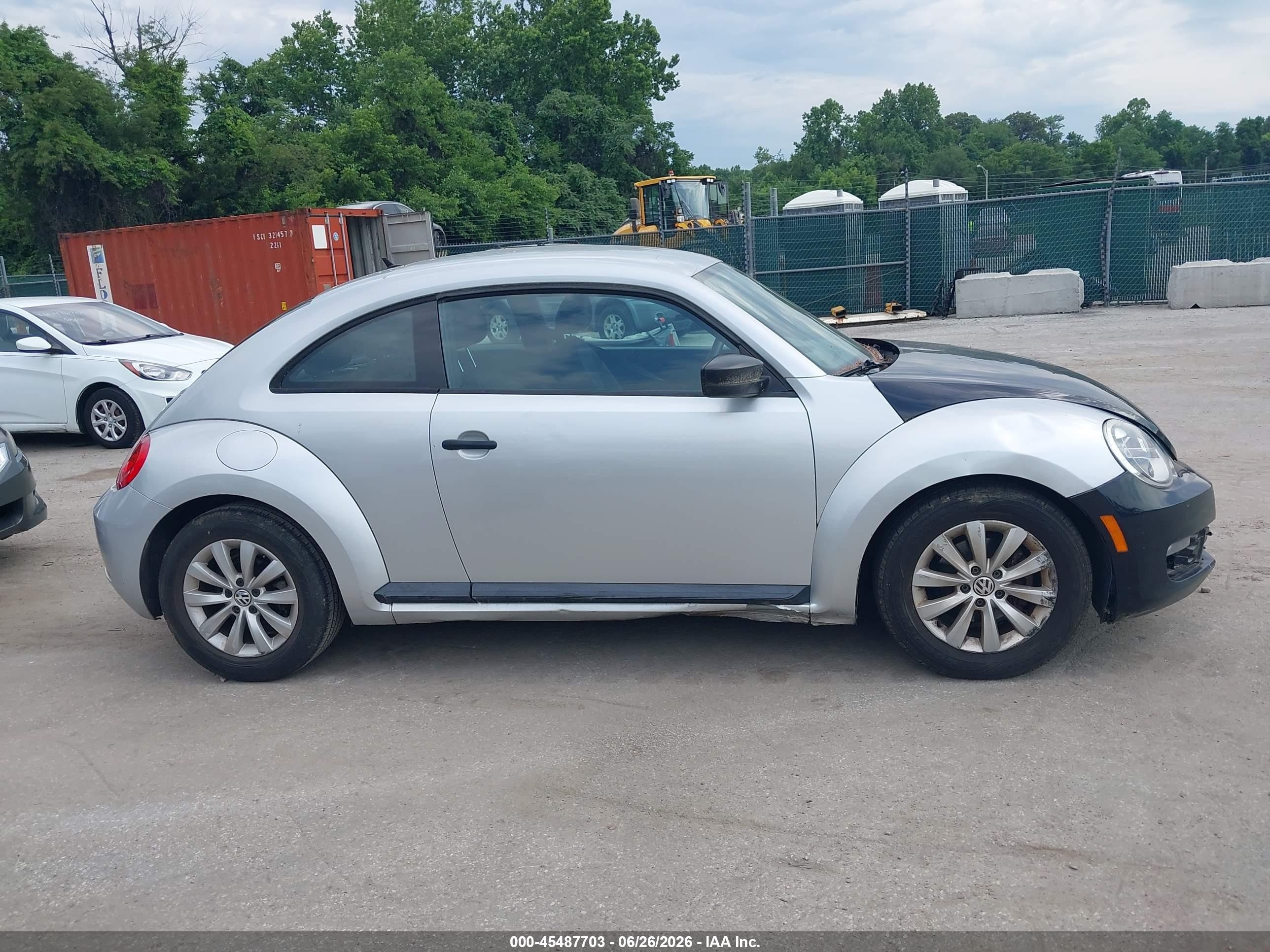 2014 Volkswagen Beetle 2.5l Entry Silver vin: 3VWFP7AT1EM606206