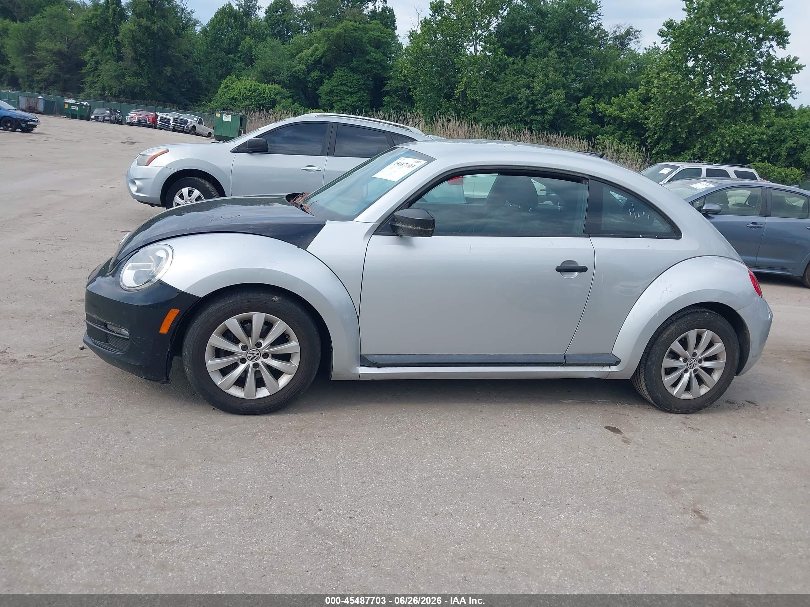 2014 Volkswagen Beetle 2.5l Entry Silver vin: 3VWFP7AT1EM606206