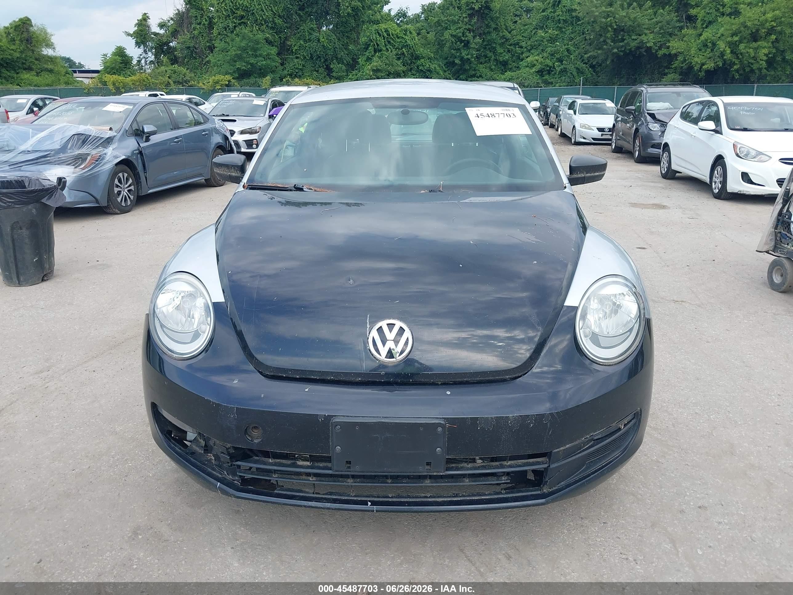 2014 Volkswagen Beetle 2.5l Entry Silver vin: 3VWFP7AT1EM606206