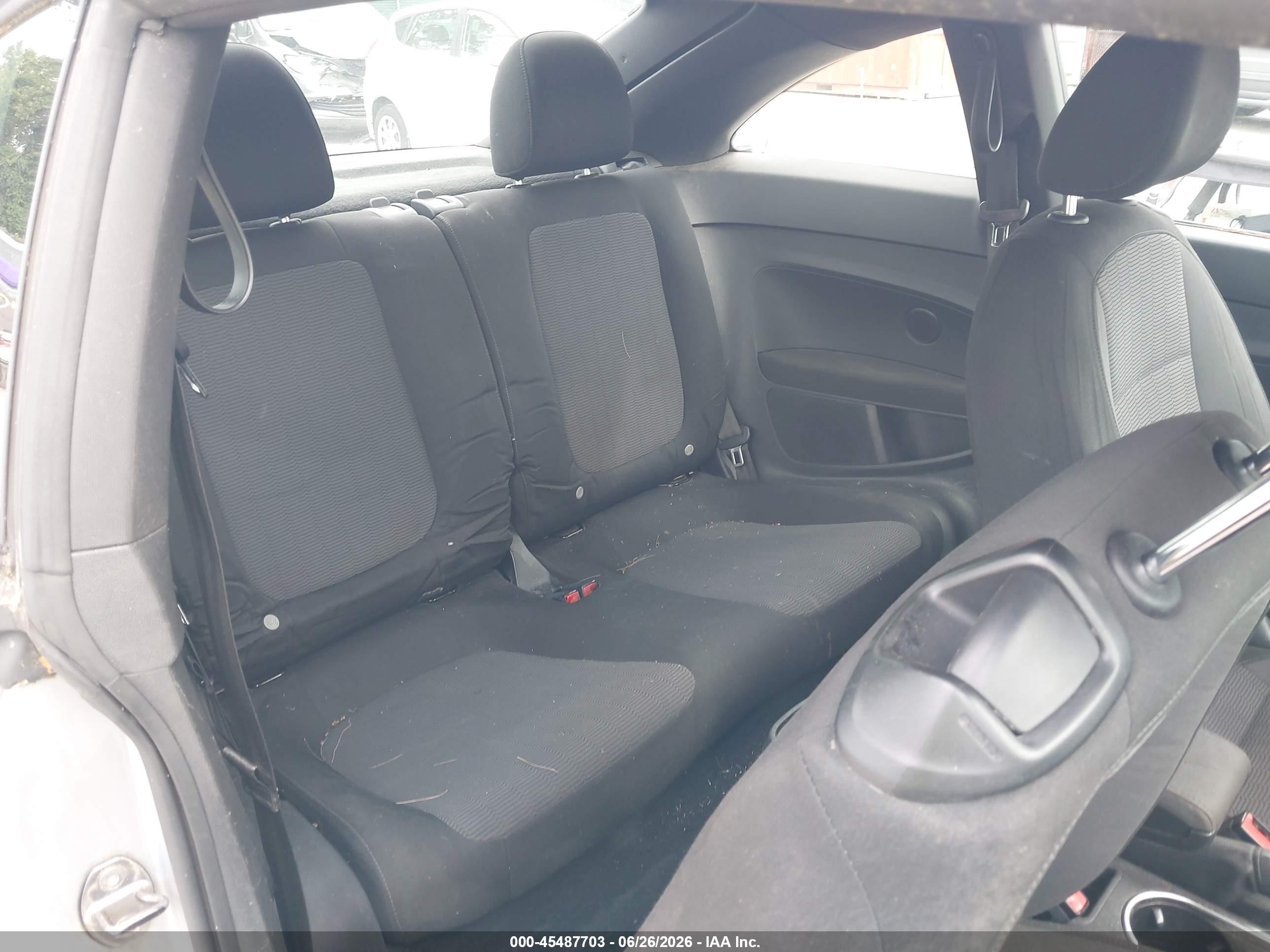 2014 Volkswagen Beetle 2.5l Entry Silver vin: 3VWFP7AT1EM606206