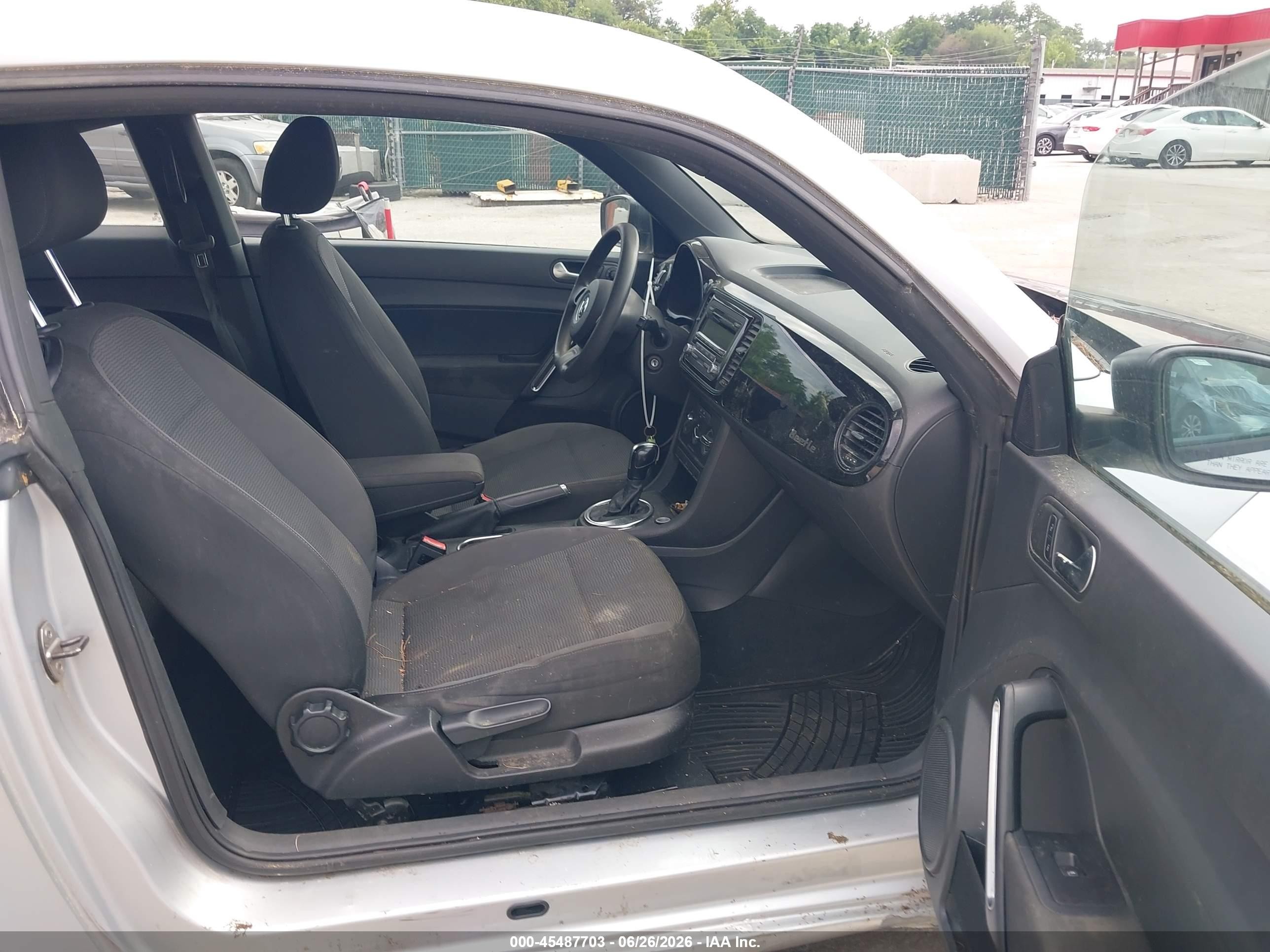 2014 Volkswagen Beetle 2.5l Entry Silver vin: 3VWFP7AT1EM606206