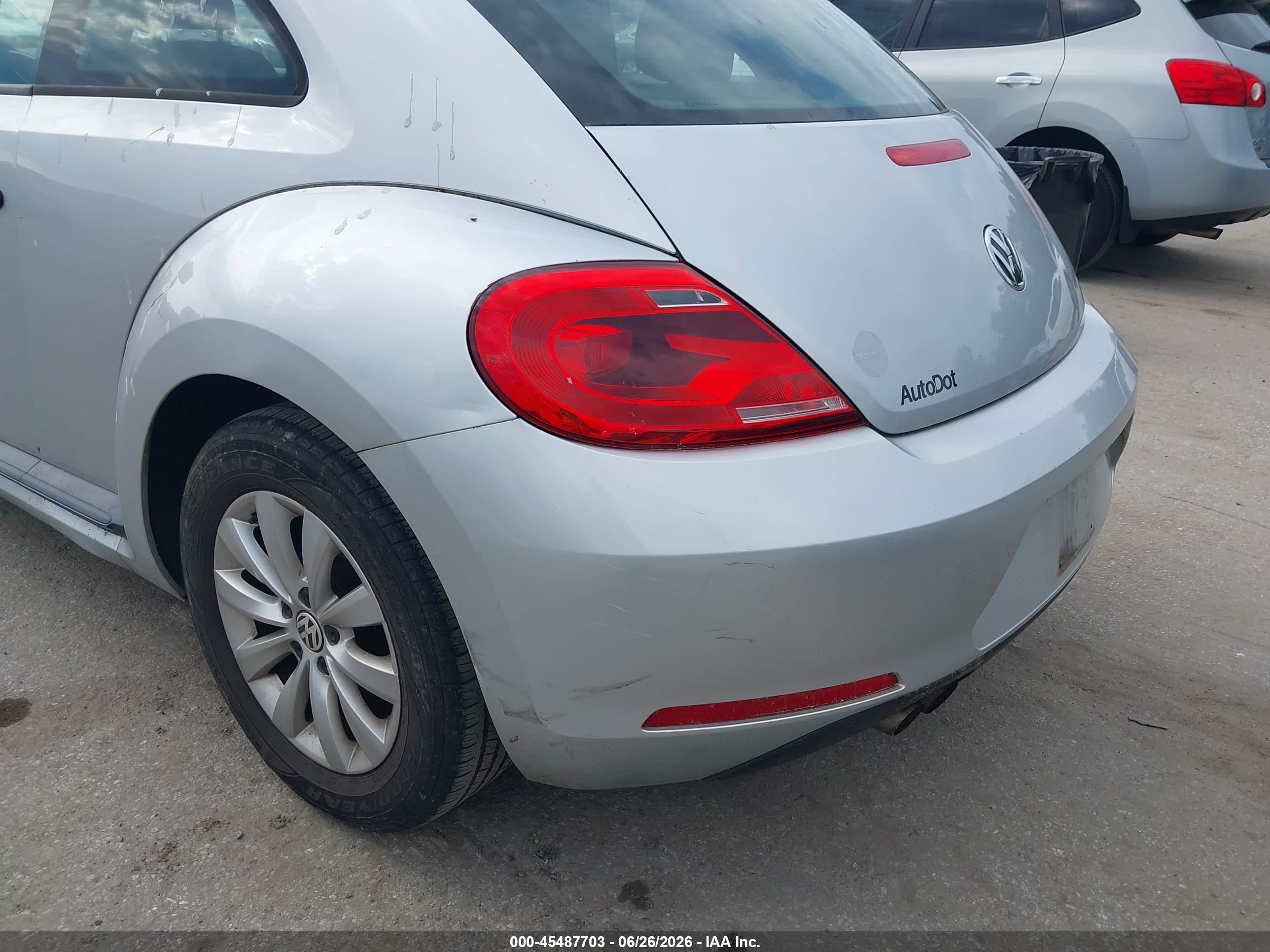 2014 Volkswagen Beetle 2.5l Entry Silver vin: 3VWFP7AT1EM606206