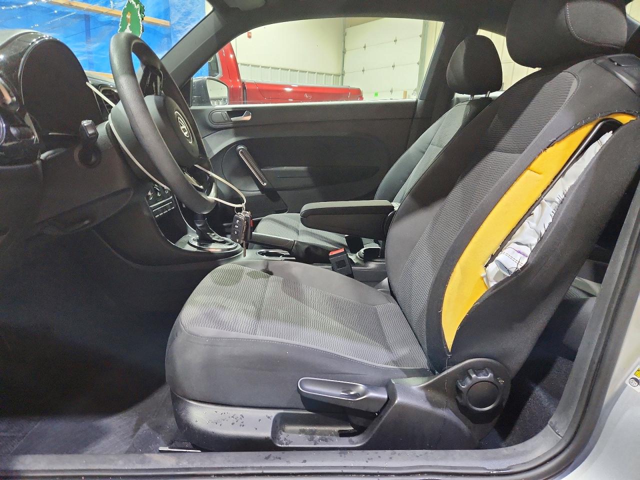 2014 Volkswagen Beetle Silver vin: 3VWFP7AT2EM623645