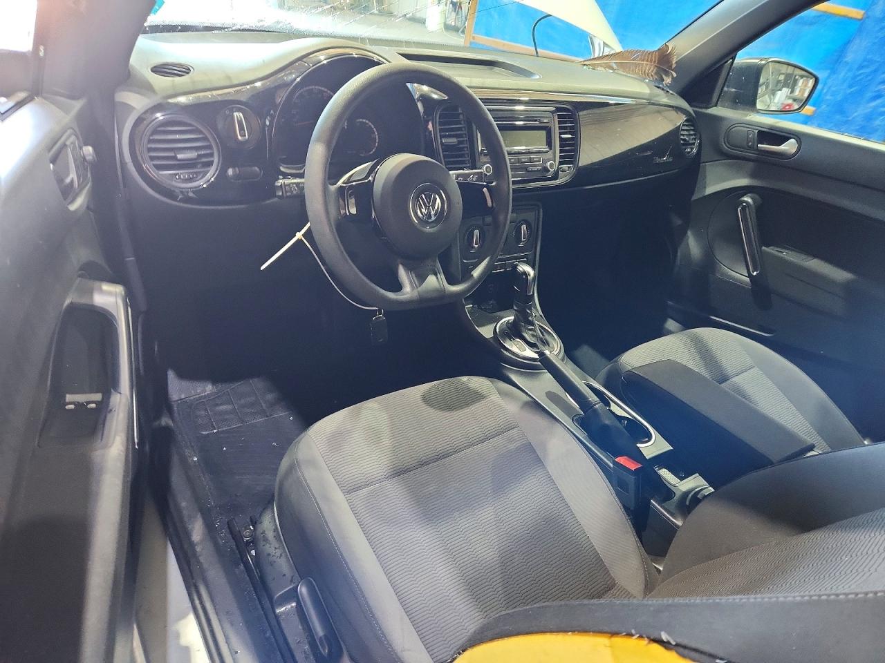 2014 Volkswagen Beetle Silver vin: 3VWFP7AT2EM623645