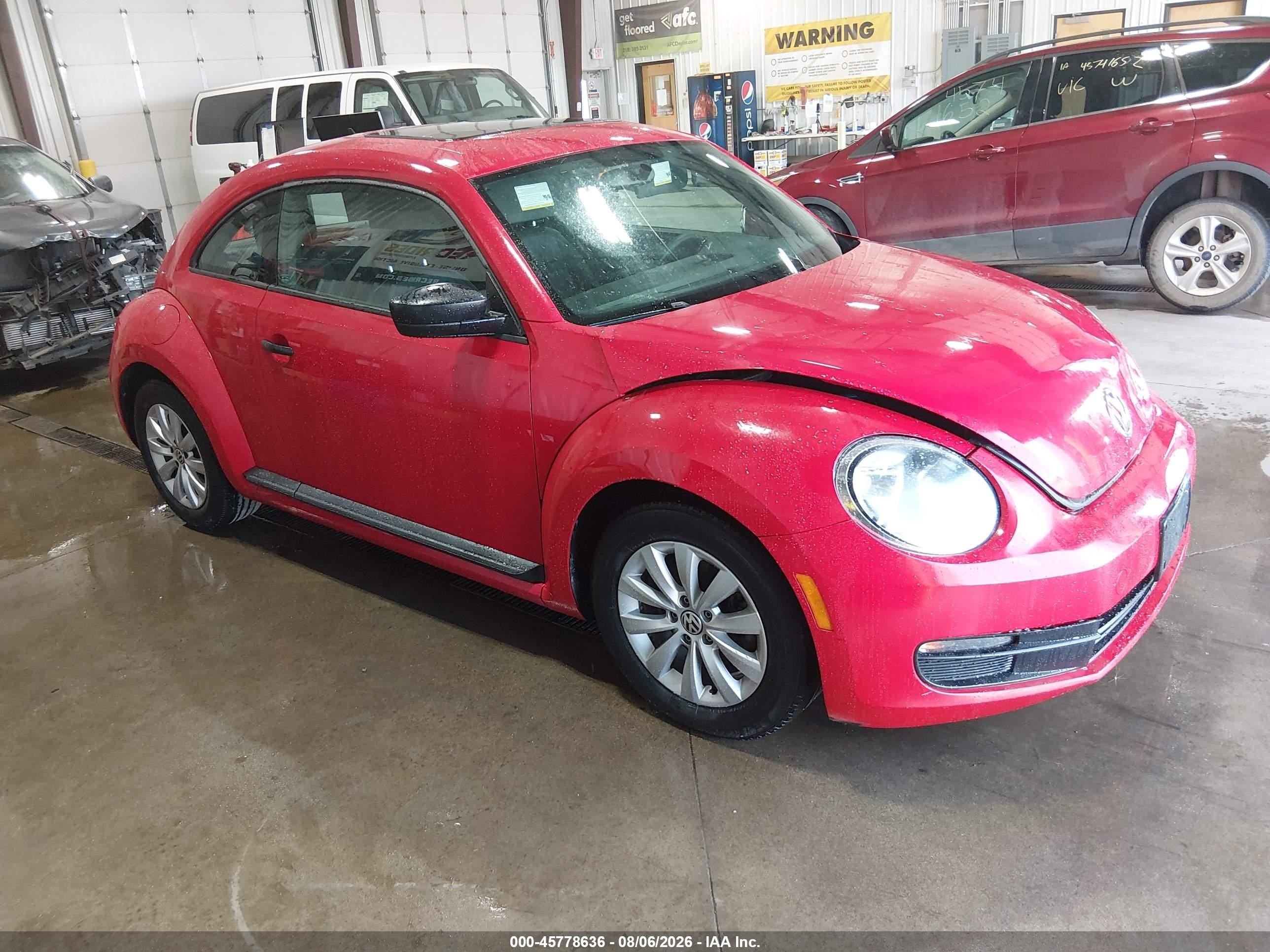 2014 Volkswagen Beetle 2.5l Entry Red vin: 3VWFP7AT2EM625573
