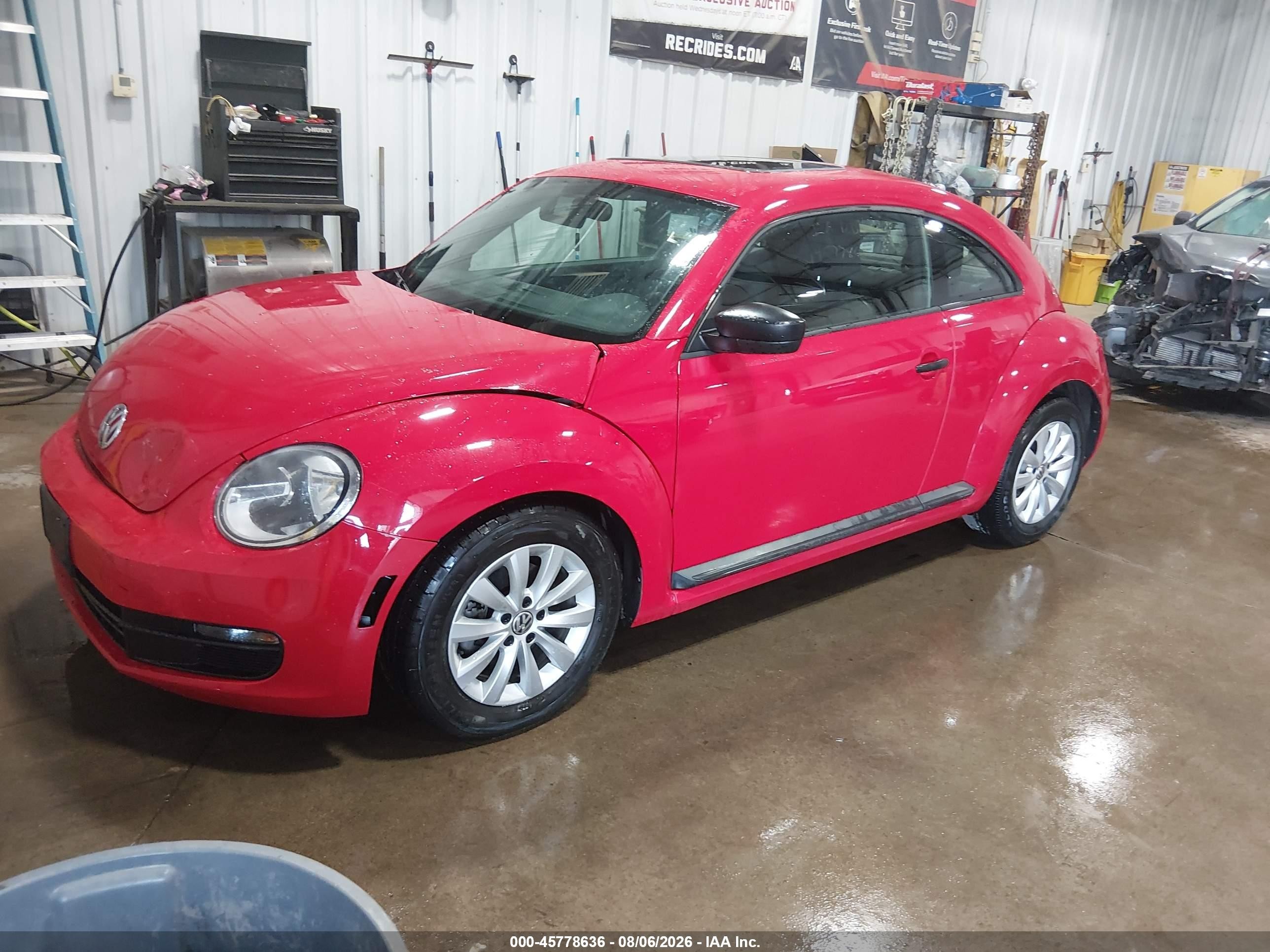 2014 Volkswagen Beetle 2.5l Entry Red vin: 3VWFP7AT2EM625573