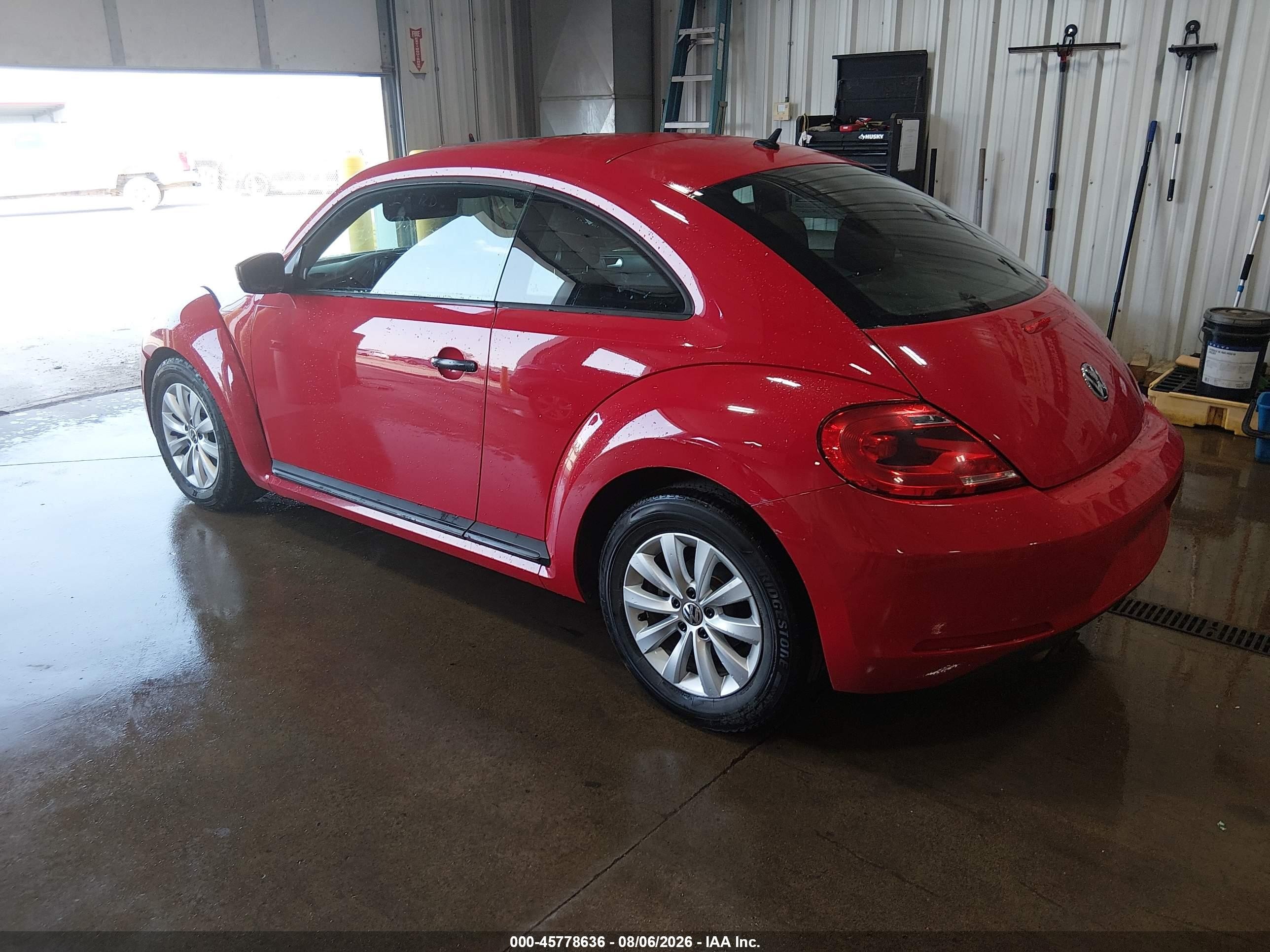 2014 Volkswagen Beetle 2.5l Entry Red vin: 3VWFP7AT2EM625573