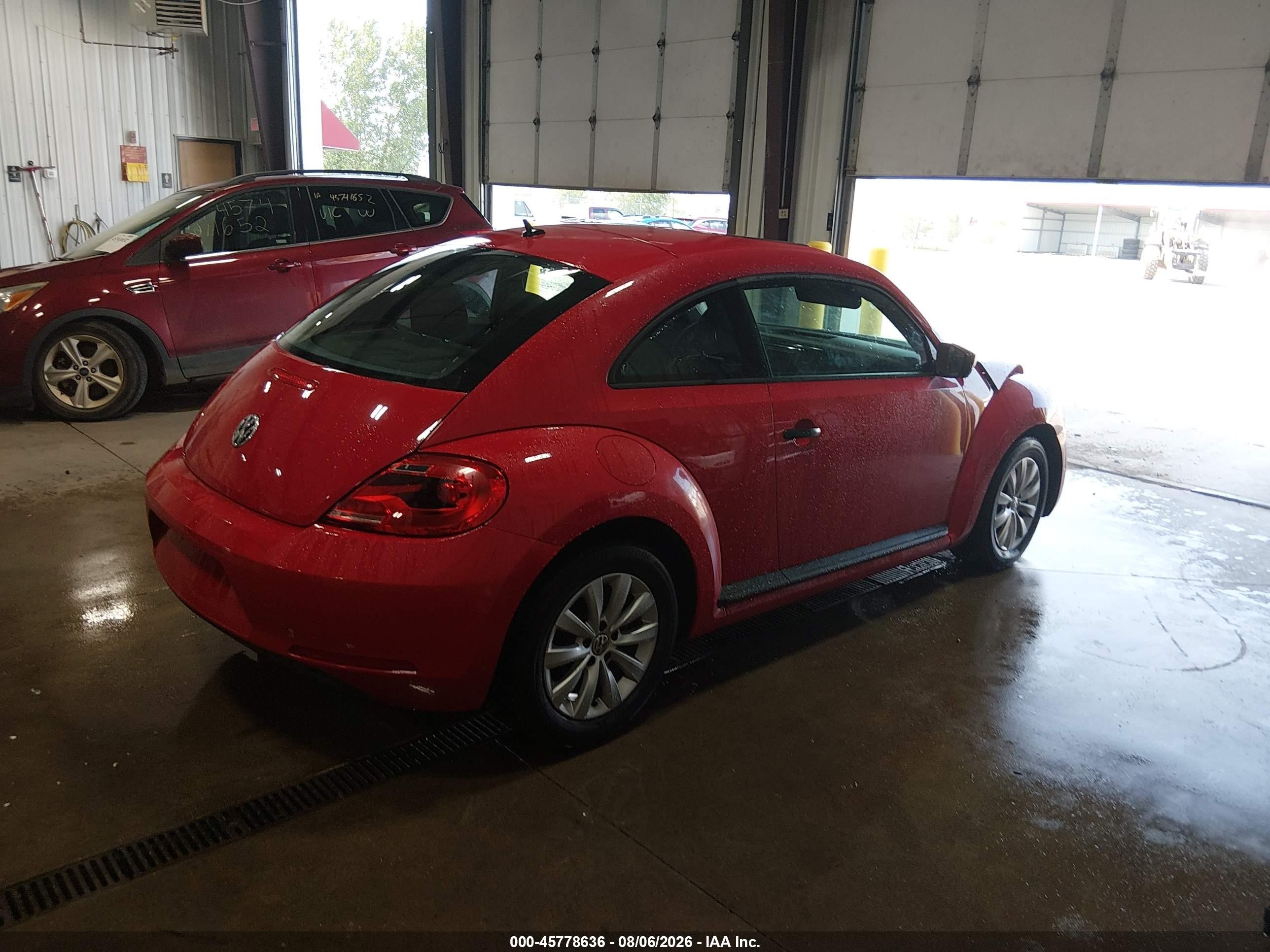 2014 Volkswagen Beetle 2.5l Entry Red vin: 3VWFP7AT2EM625573