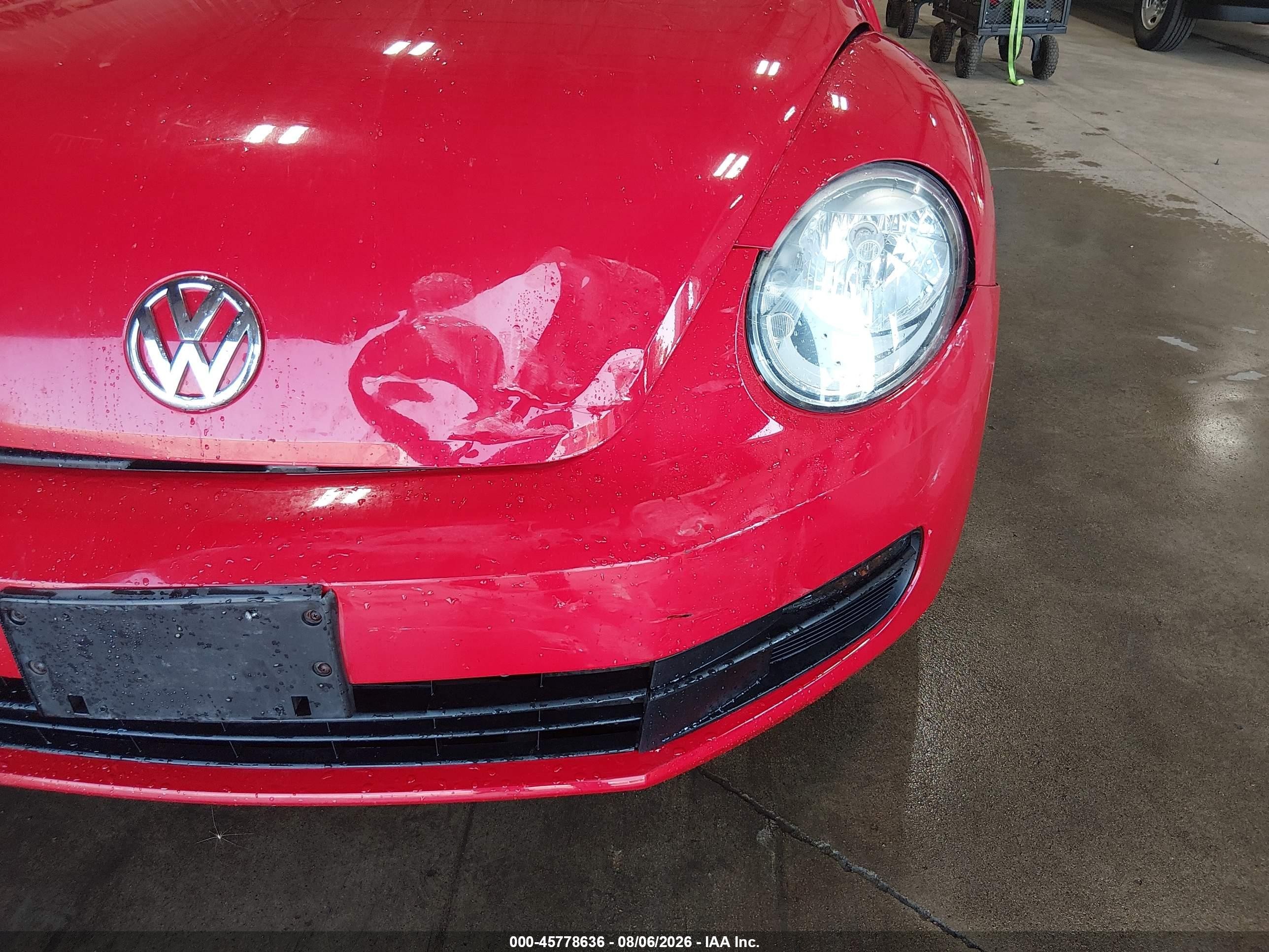 2014 Volkswagen Beetle 2.5l Entry Red vin: 3VWFP7AT2EM625573