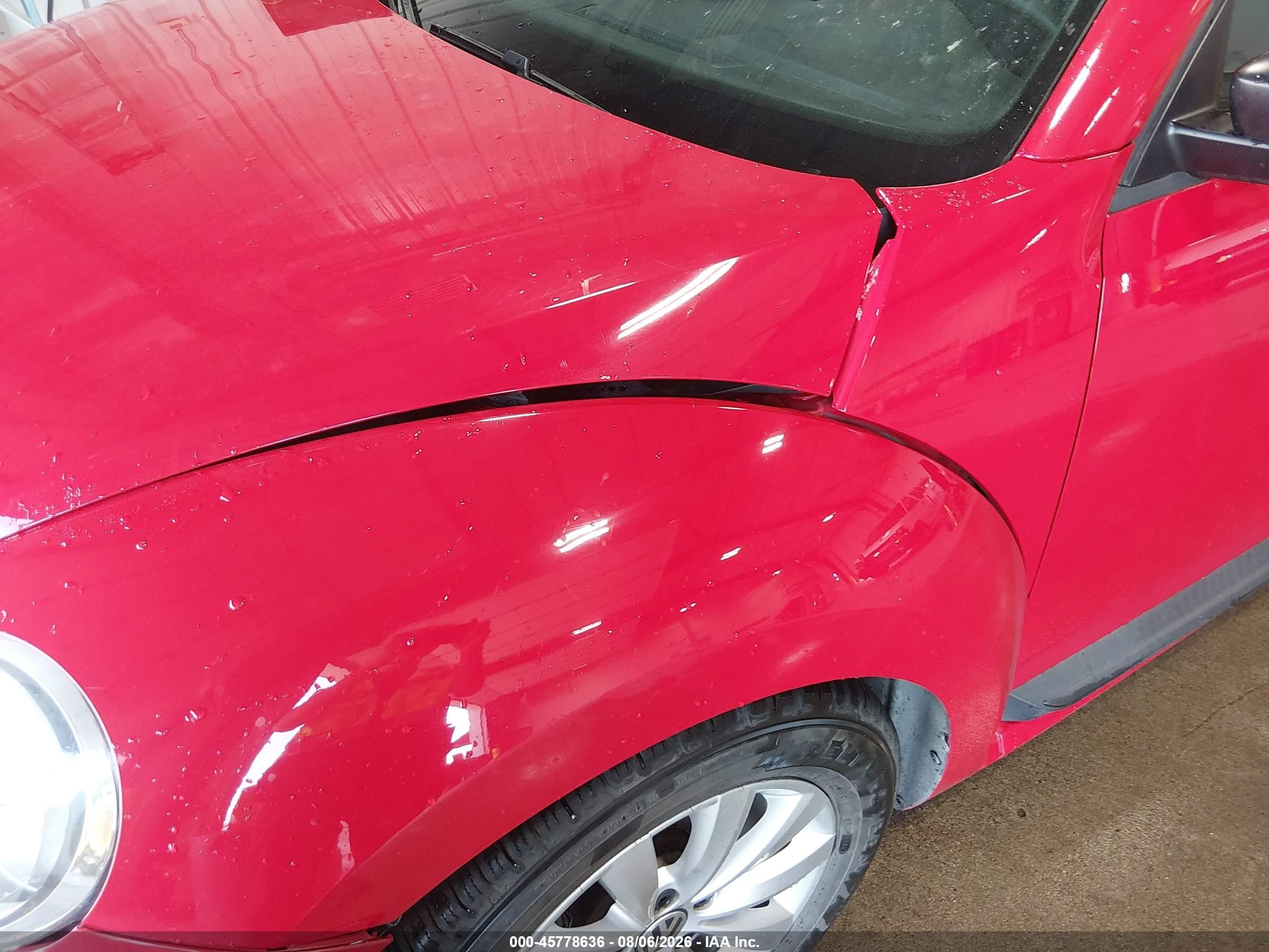 2014 Volkswagen Beetle 2.5l Entry Red vin: 3VWFP7AT2EM625573