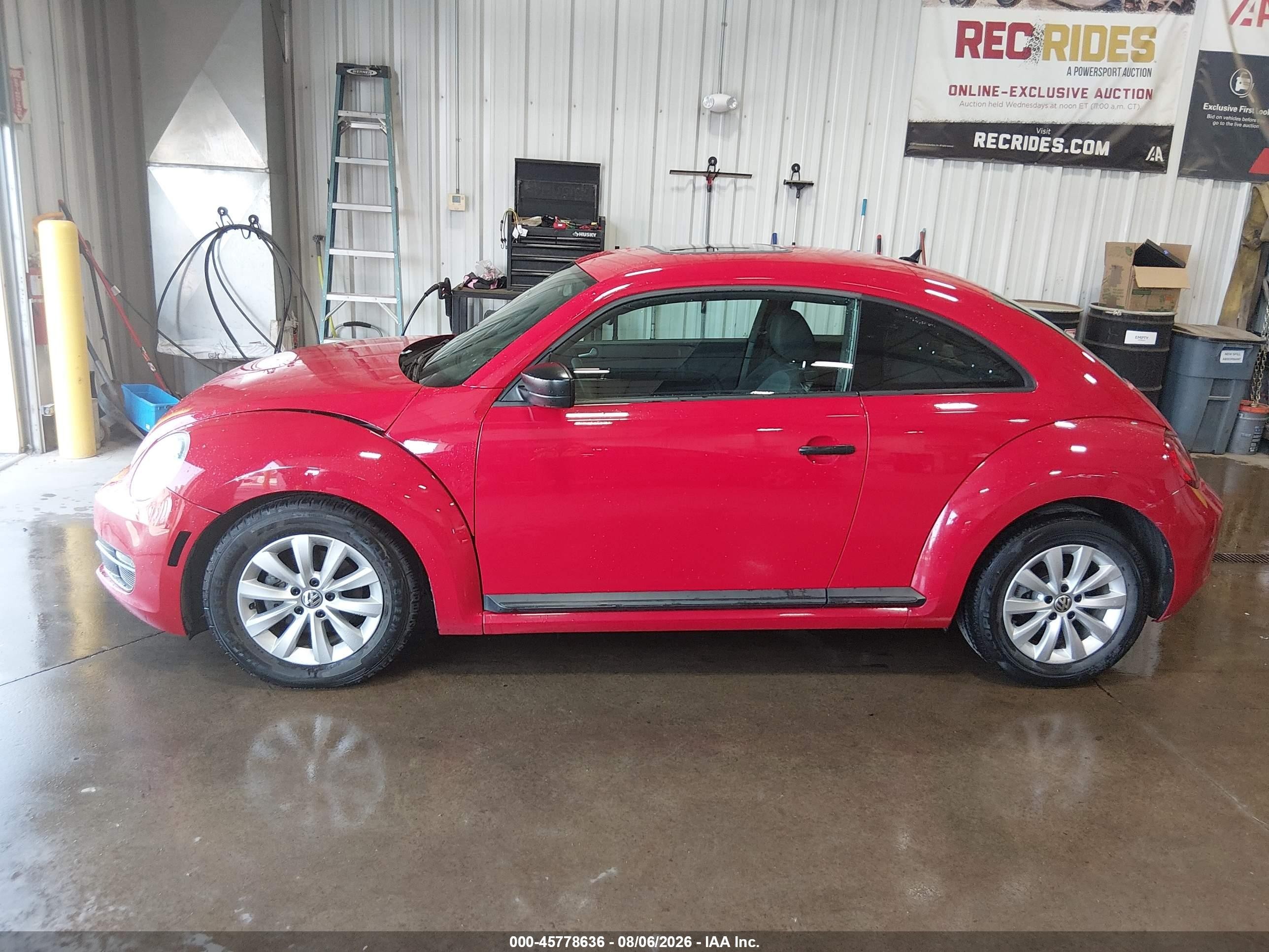 2014 Volkswagen Beetle 2.5l Entry Red vin: 3VWFP7AT2EM625573