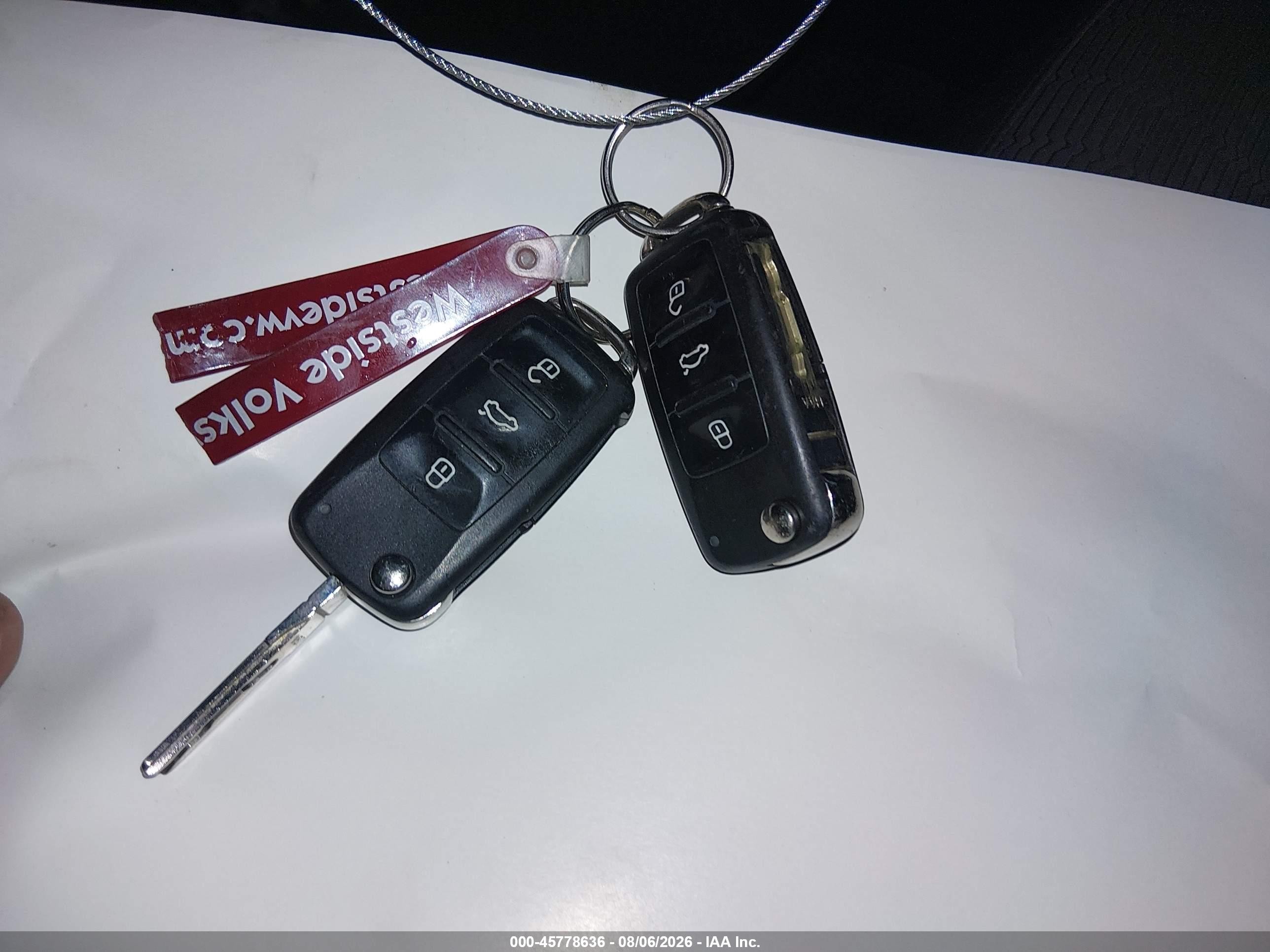 2014 Volkswagen Beetle 2.5l Entry Red vin: 3VWFP7AT2EM625573