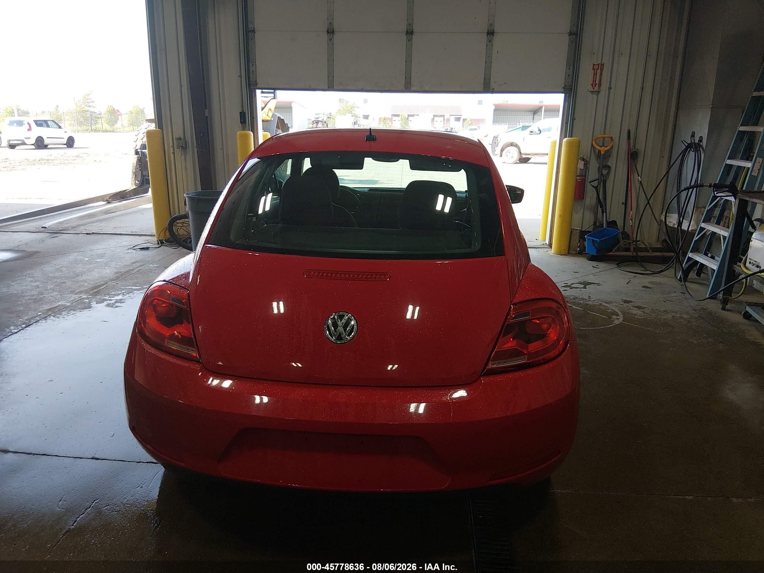 2014 Volkswagen Beetle 2.5l Entry Red vin: 3VWFP7AT2EM625573