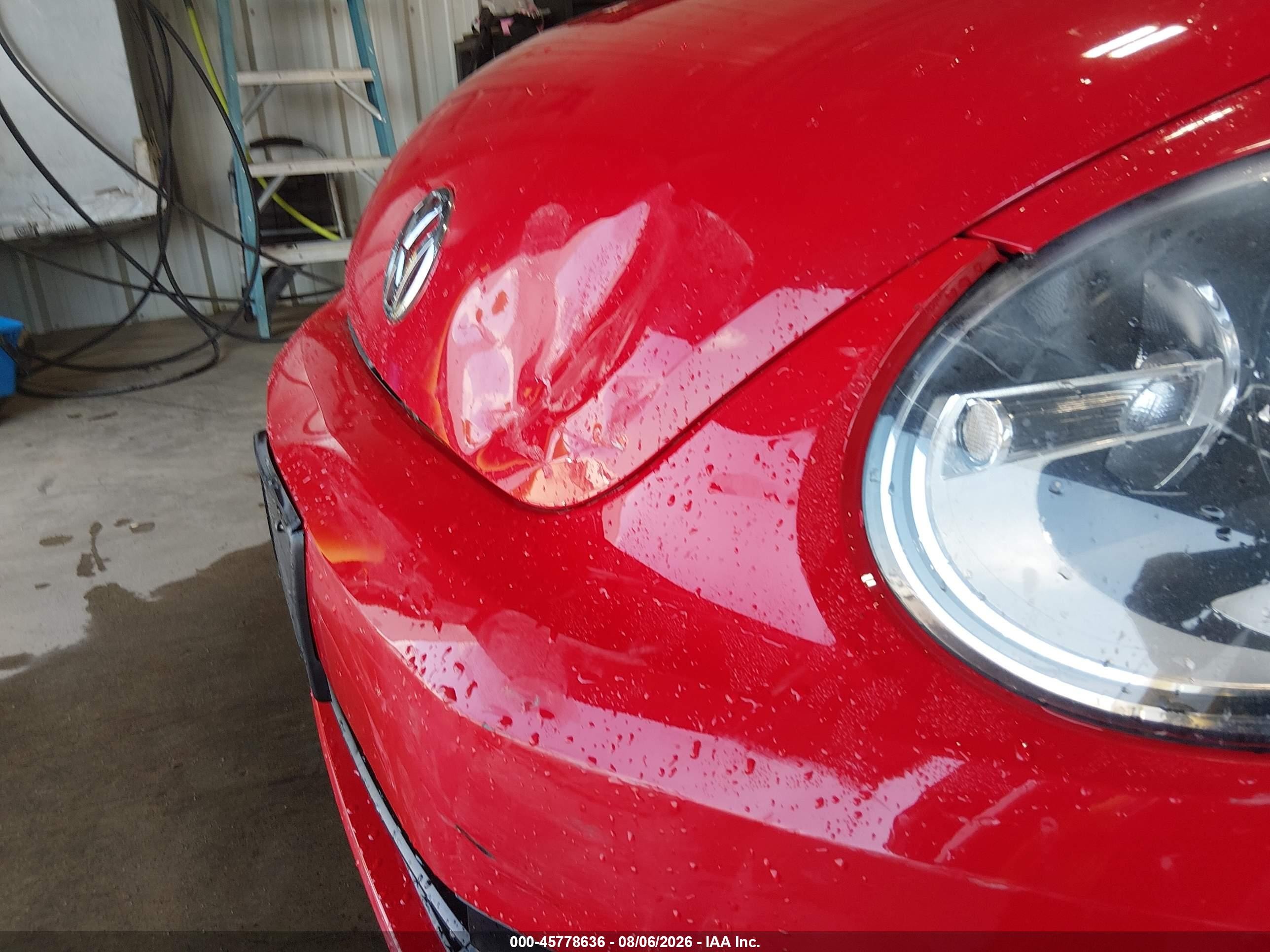 2014 Volkswagen Beetle 2.5l Entry Red vin: 3VWFP7AT2EM625573