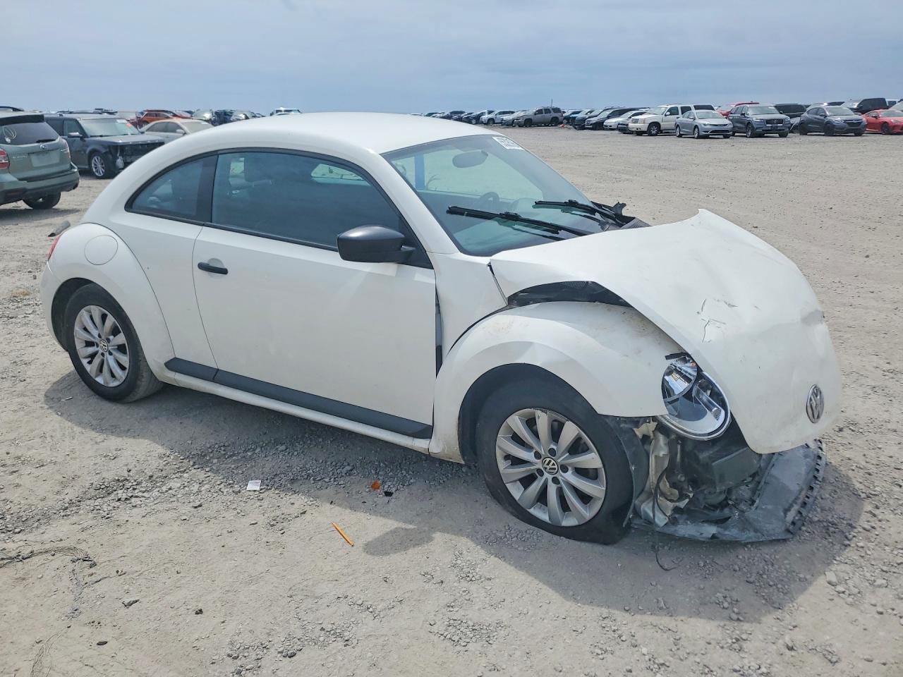 2013 Volkswagen Beetle White vin: 3VWFP7AT4DM653776