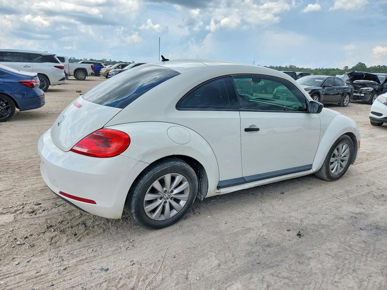 2013 Volkswagen Beetle White vin: 3VWFP7AT4DM654796