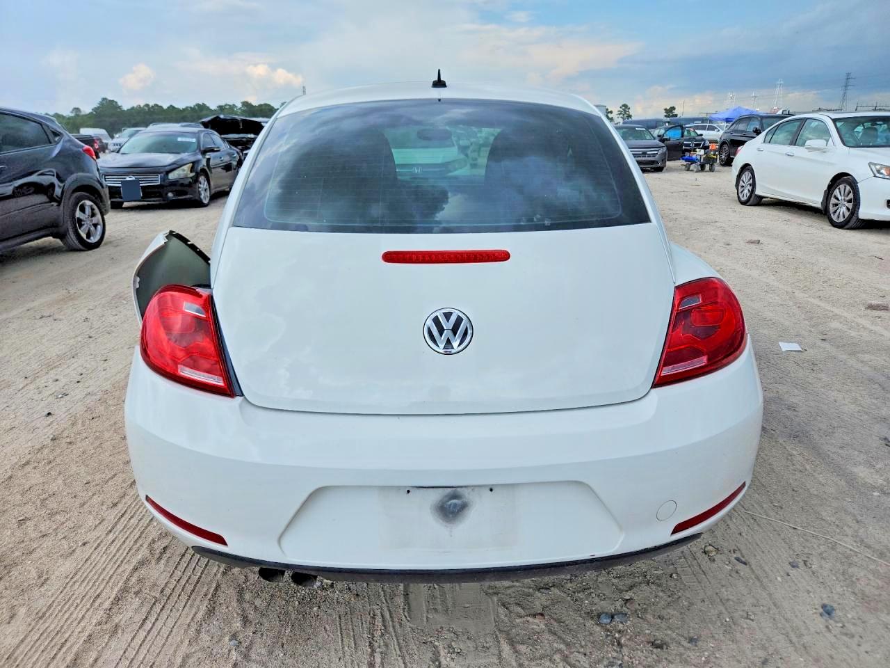 2013 Volkswagen Beetle White vin: 3VWFP7AT4DM654796