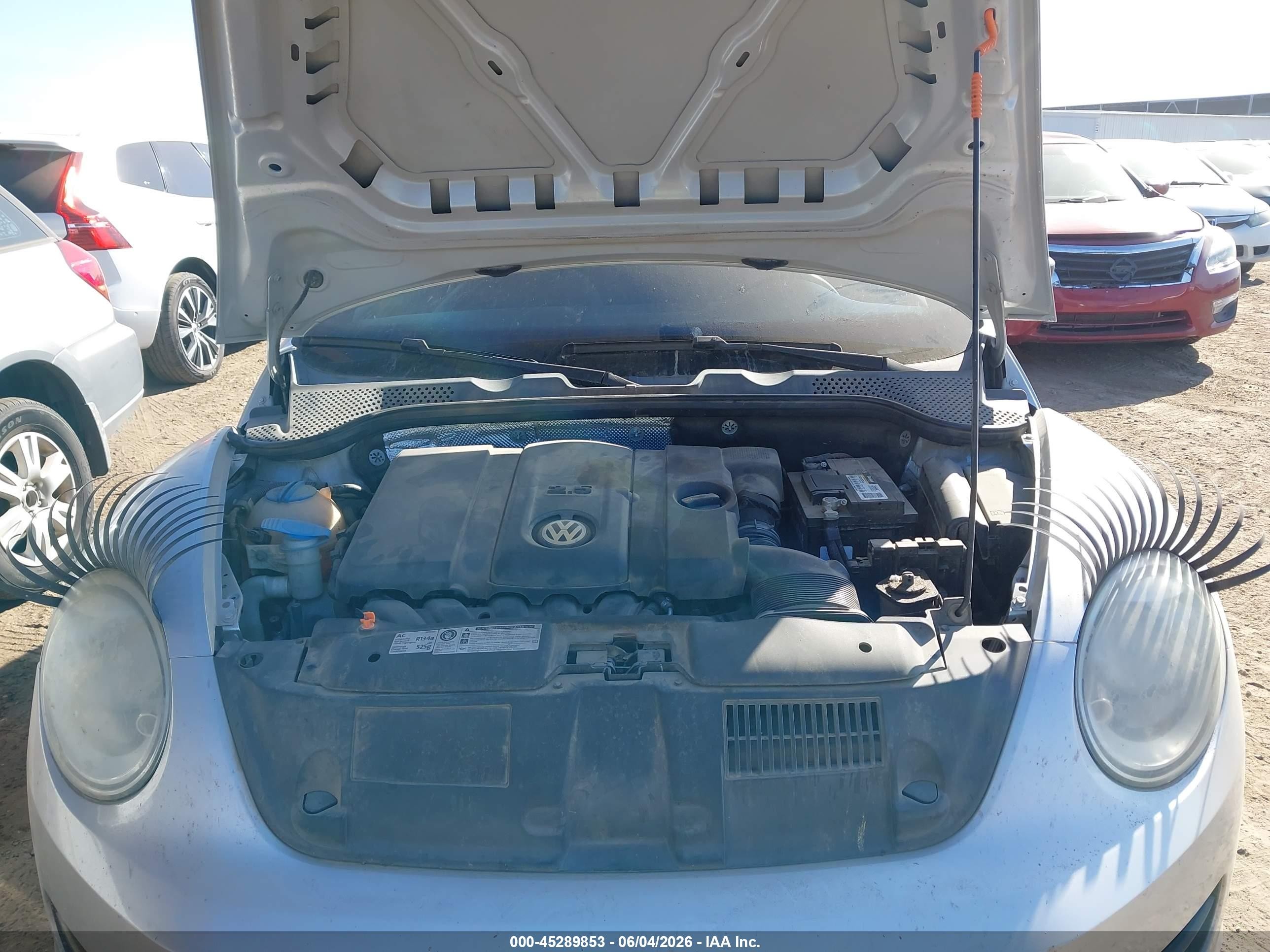 2012 Volkswagen Beetle   Silver vin: 3VWFP7AT5CM616993