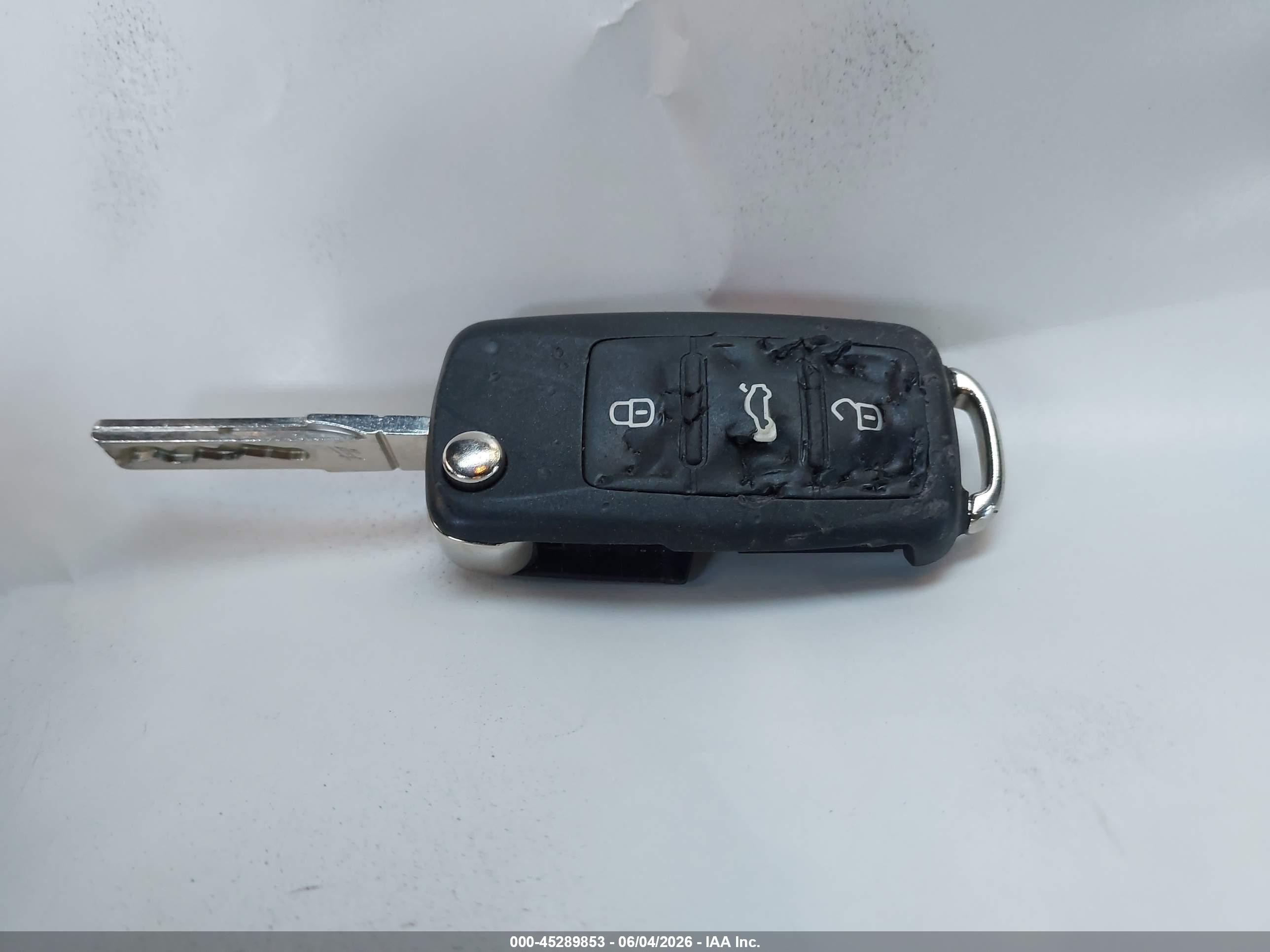 2012 Volkswagen Beetle   Silver vin: 3VWFP7AT5CM616993