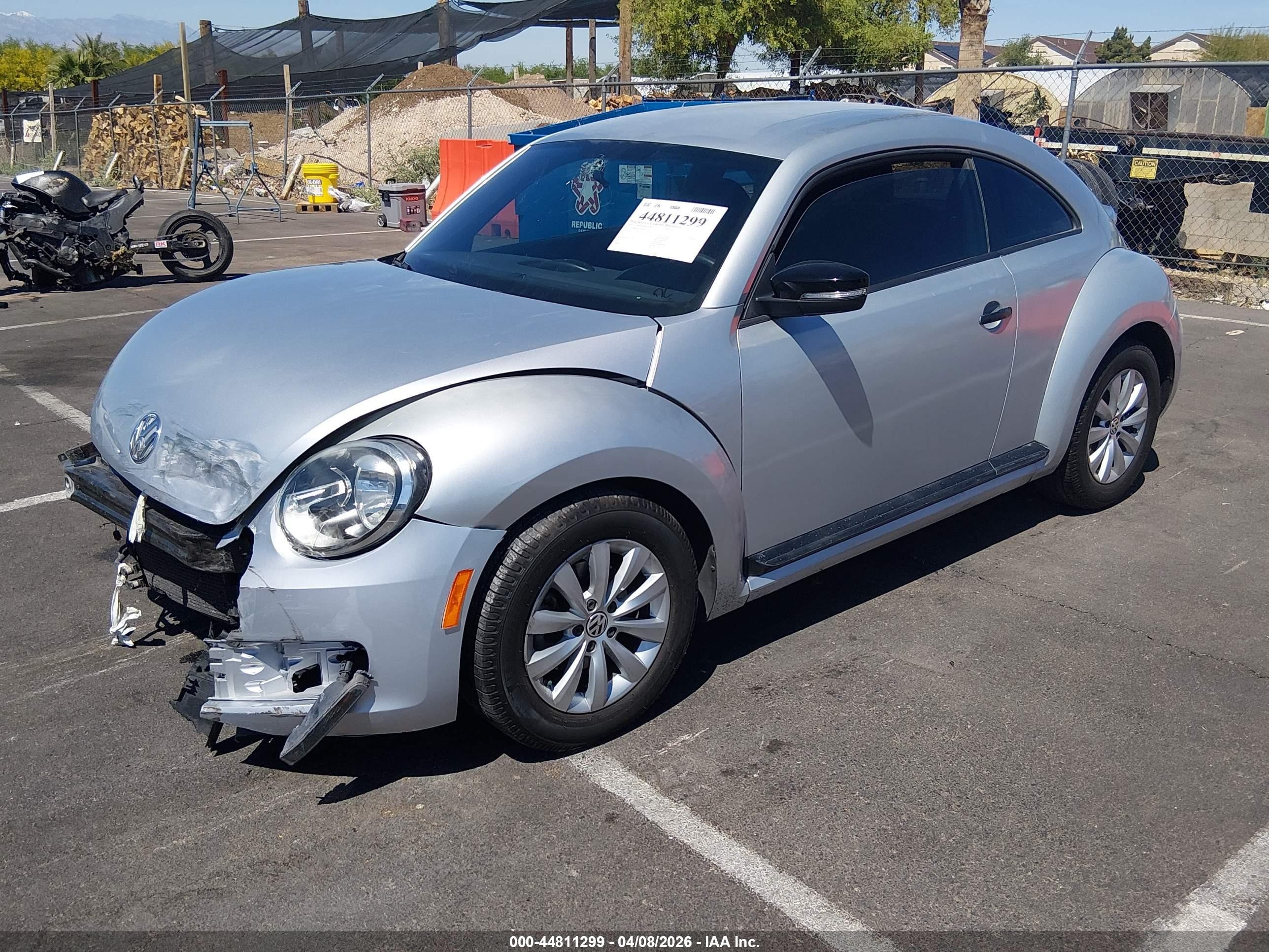 2013 Volkswagen Beetle 2.5l Entry Silver vin: 3VWFP7AT5DM637232