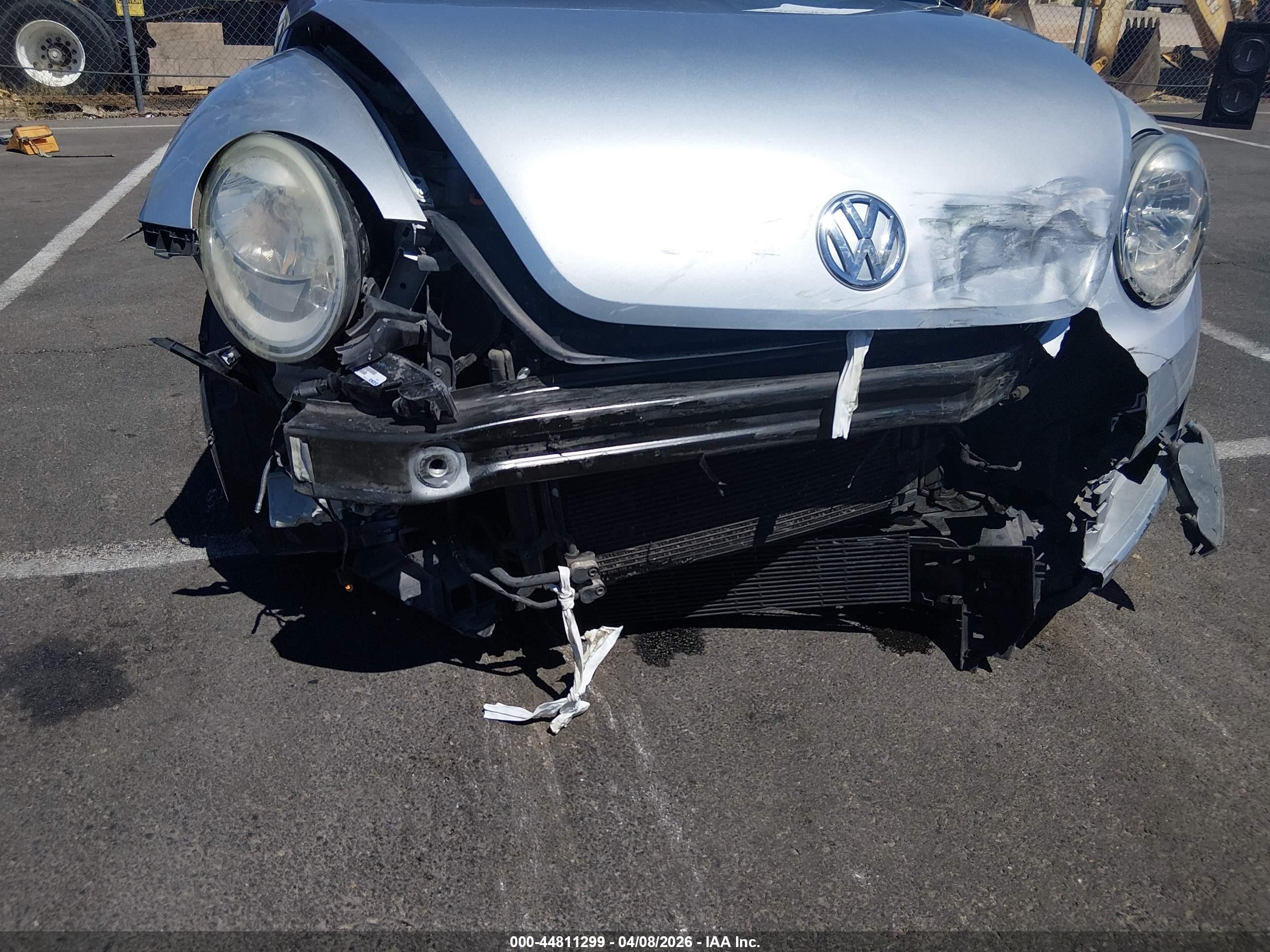 2013 Volkswagen Beetle 2.5l Entry Silver vin: 3VWFP7AT5DM637232