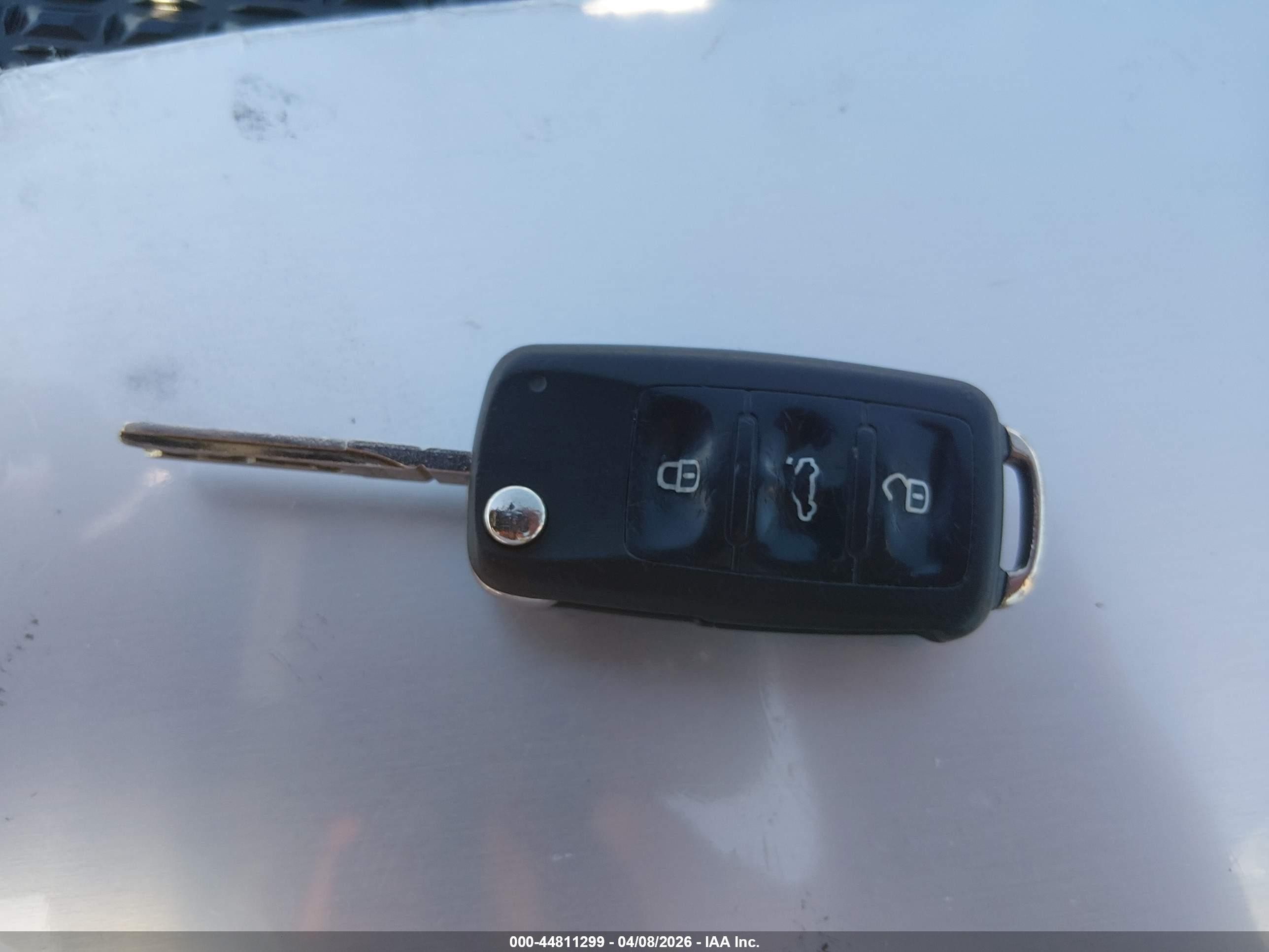 2013 Volkswagen Beetle 2.5l Entry Silver vin: 3VWFP7AT5DM637232