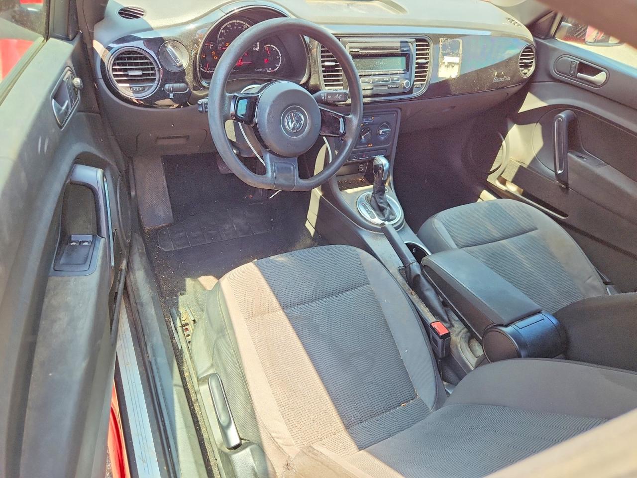 2014 Volkswagen Beetle Red vin: 3VWFP7AT6EM604032