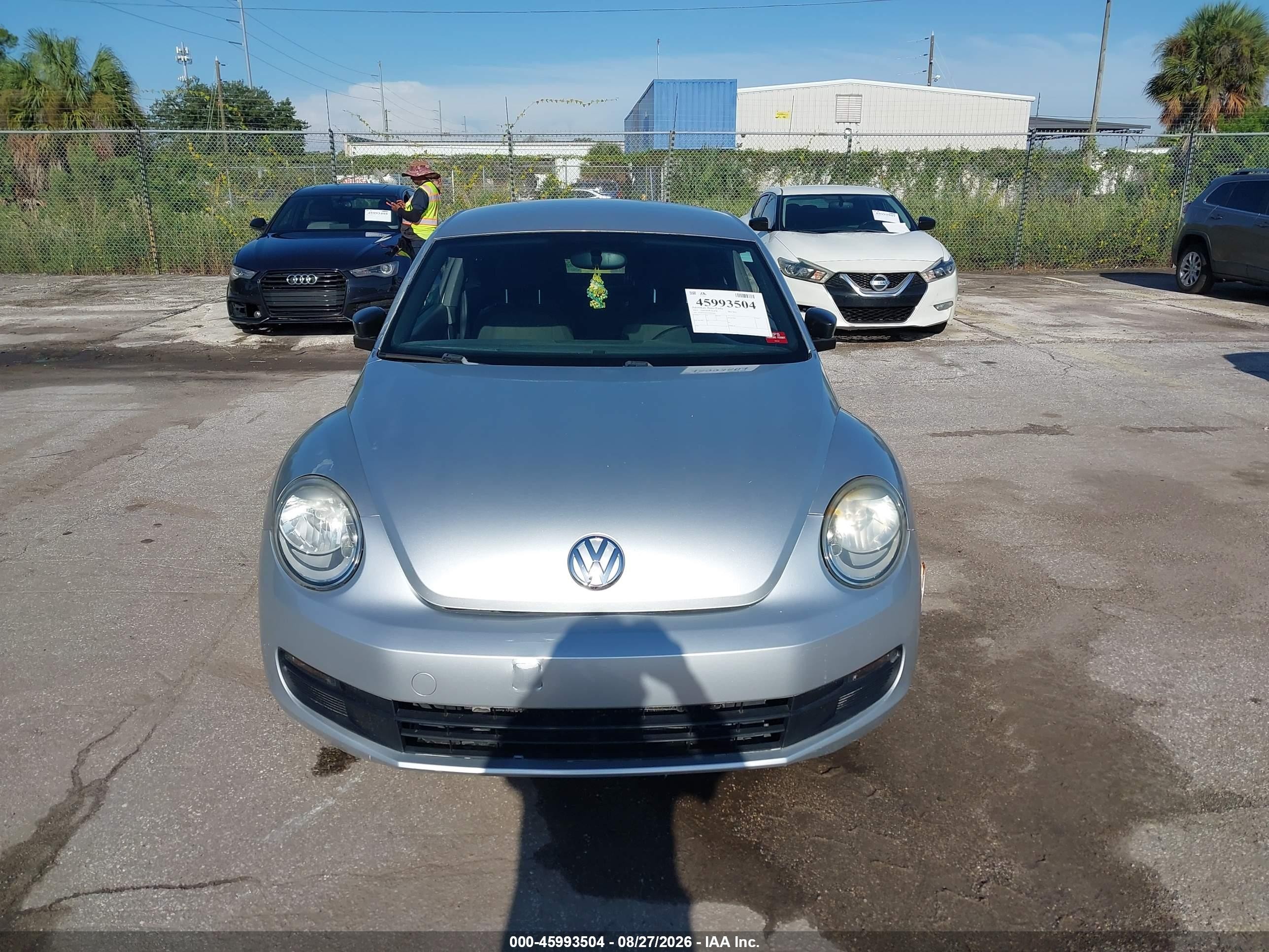 2014 Volkswagen Beetle 2.5l Entry Silver vin: 3VWFP7AT6EM623664