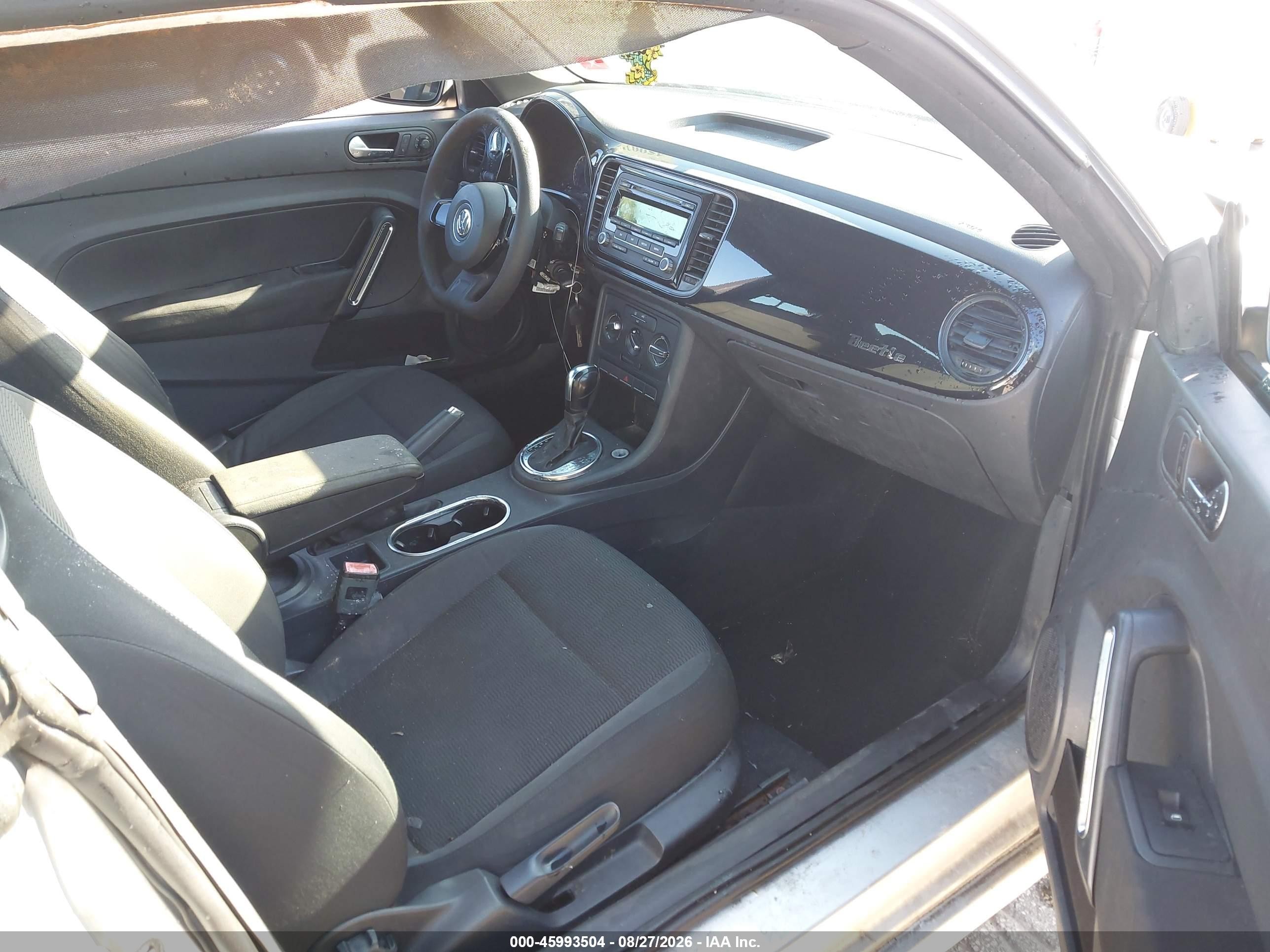 2014 Volkswagen Beetle 2.5l Entry Silver vin: 3VWFP7AT6EM623664