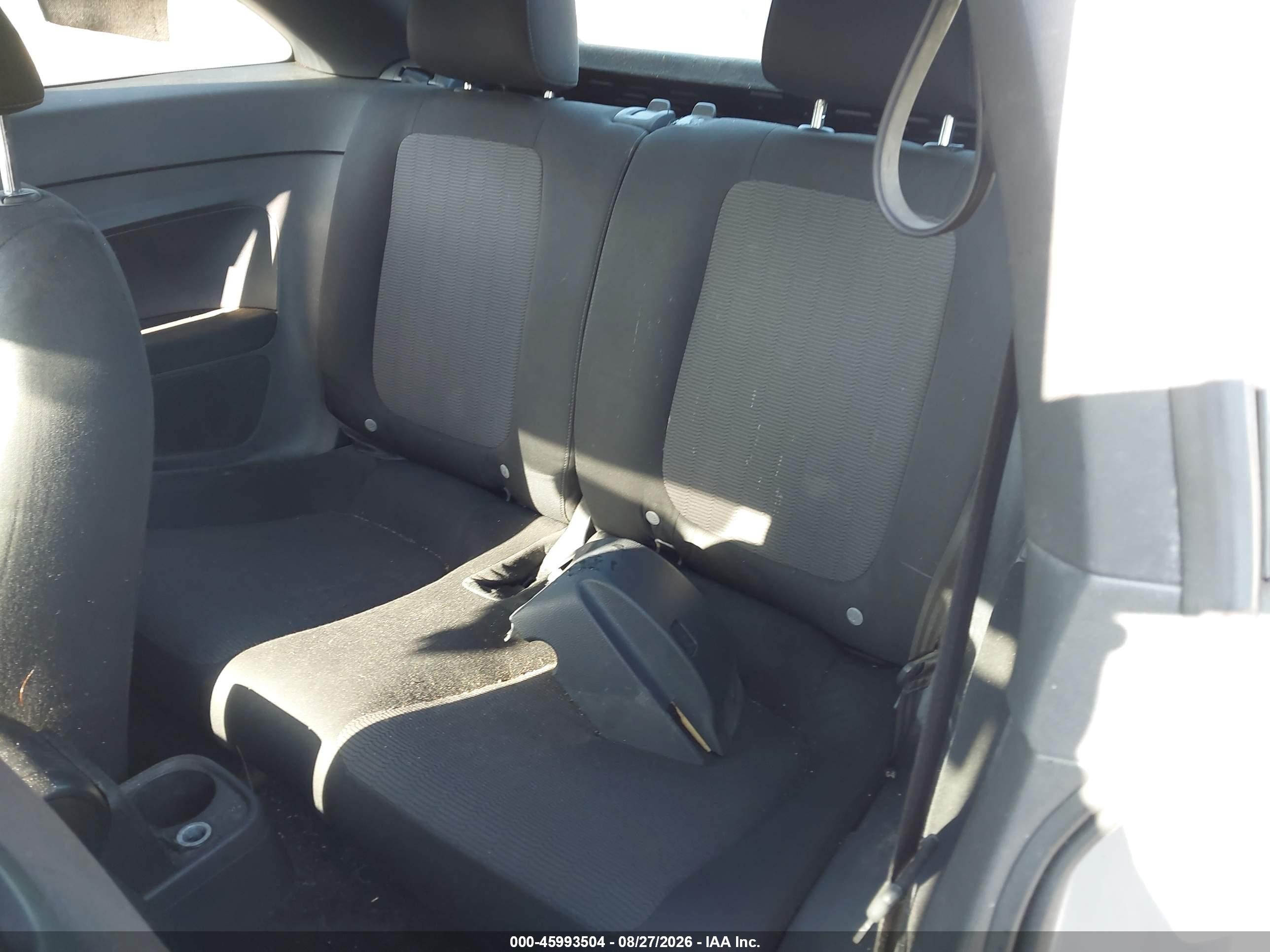2014 Volkswagen Beetle 2.5l Entry Silver vin: 3VWFP7AT6EM623664