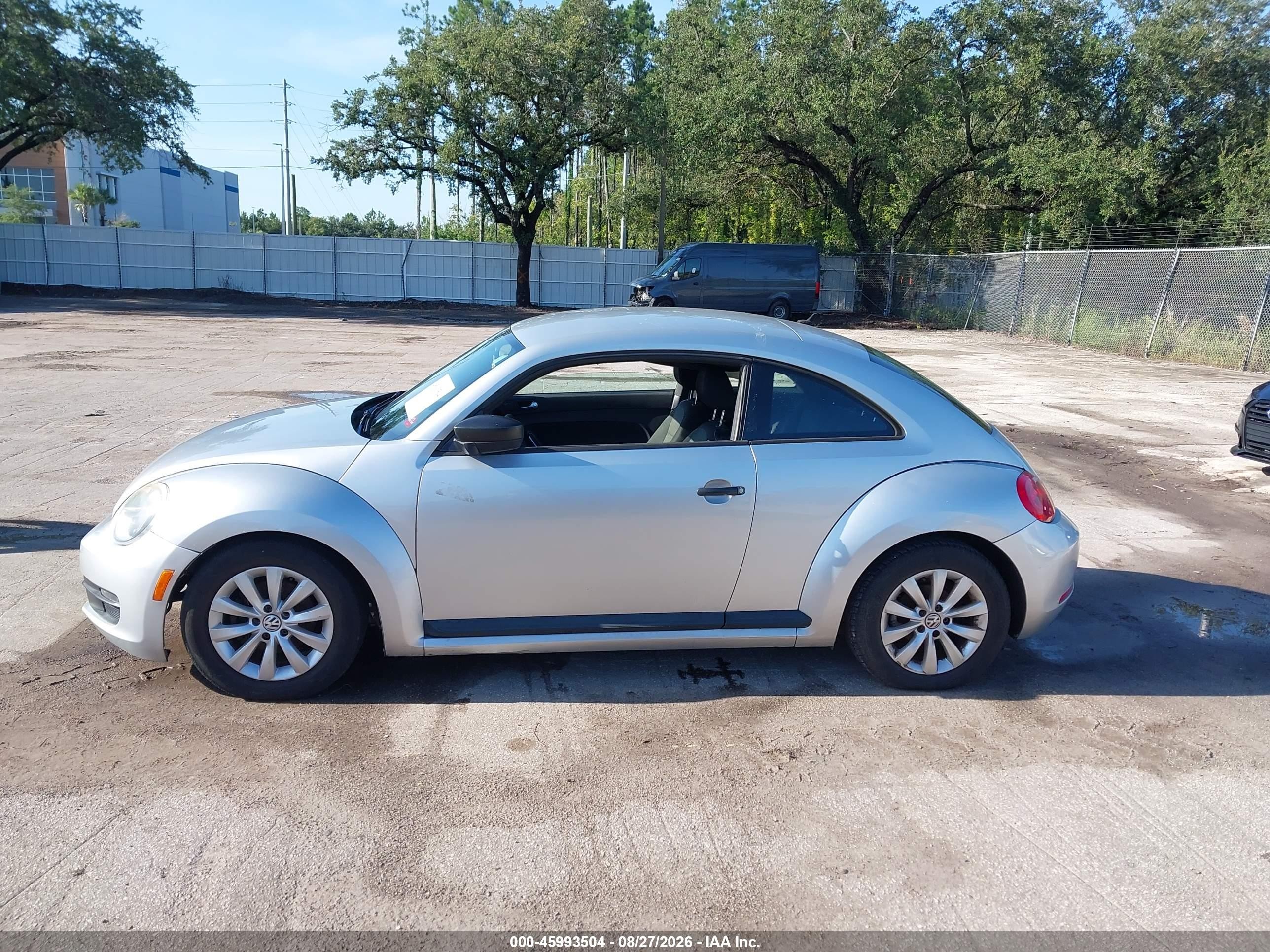 2014 Volkswagen Beetle 2.5l Entry Silver vin: 3VWFP7AT6EM623664