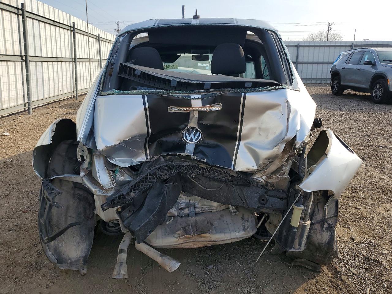 2013 Volkswagen Beetle Silver vin: 3VWFP7AT7DM643906