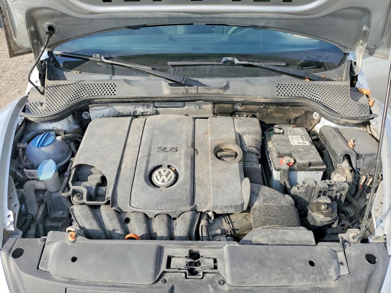 2013 Volkswagen Beetle Silver vin: 3VWFP7AT7DM643906