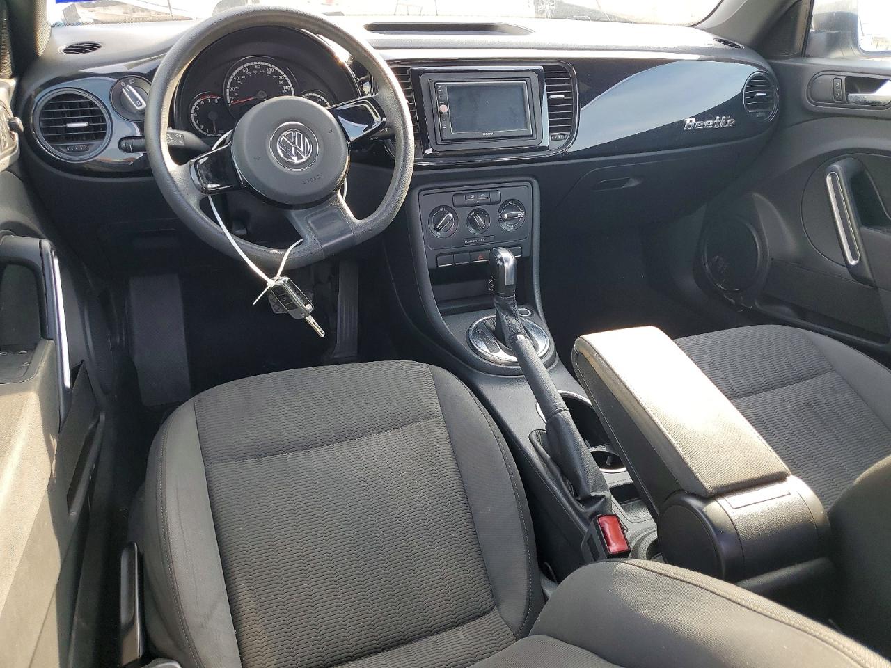 2013 Volkswagen Beetle Silver vin: 3VWFP7AT7DM643906