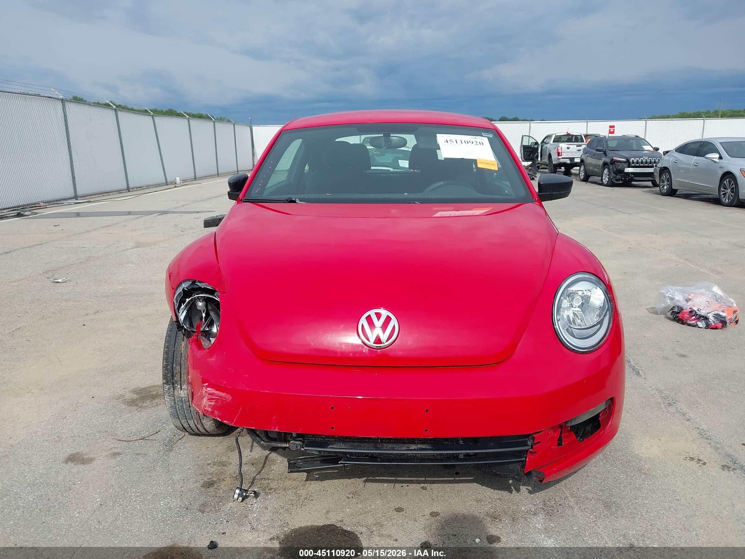 2014 Volkswagen Beetle 2.5l Entry Red vin: 3VWFP7AT7EM609496
