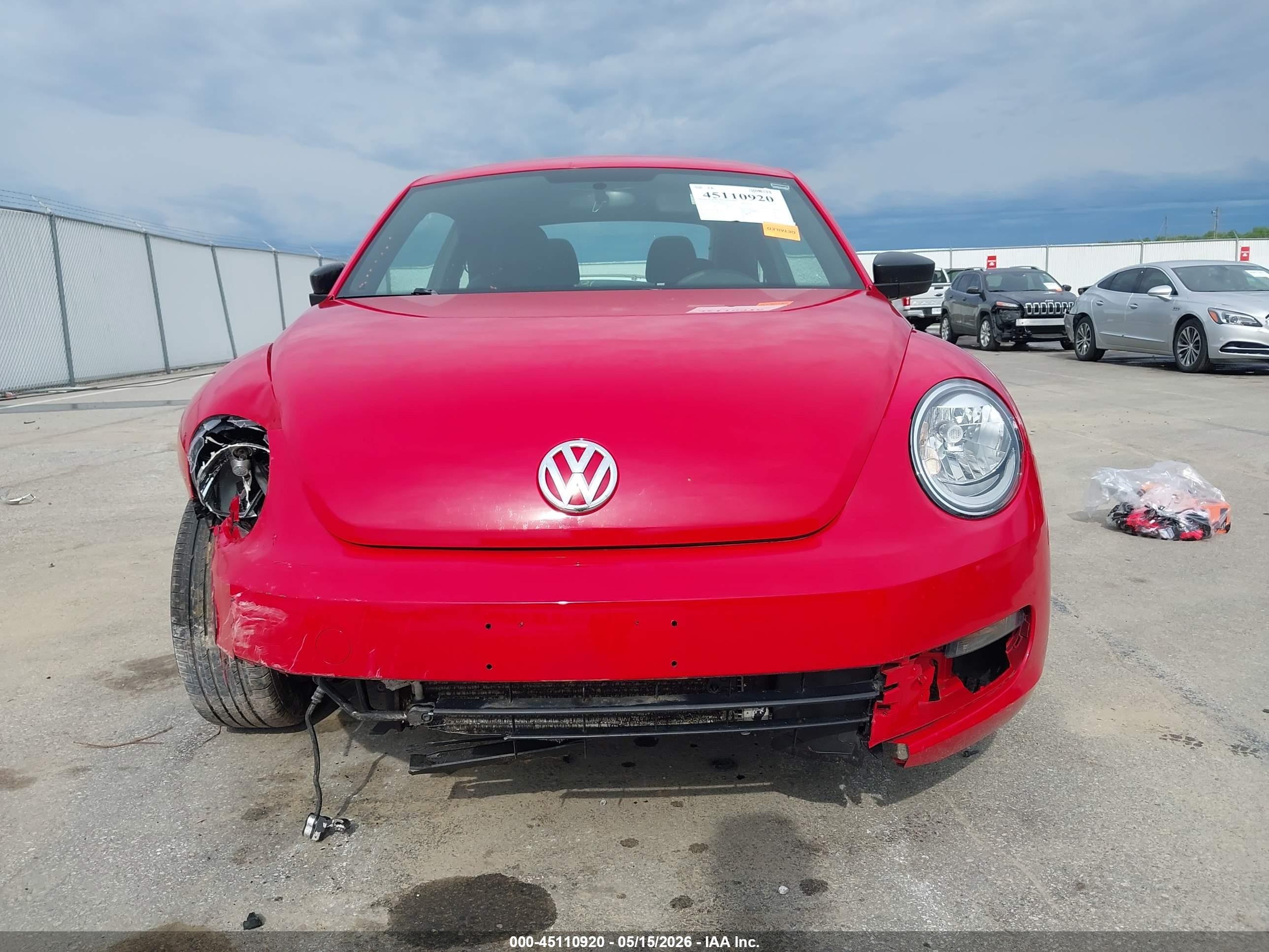 2014 Volkswagen Beetle 2.5l Entry Red vin: 3VWFP7AT7EM609496