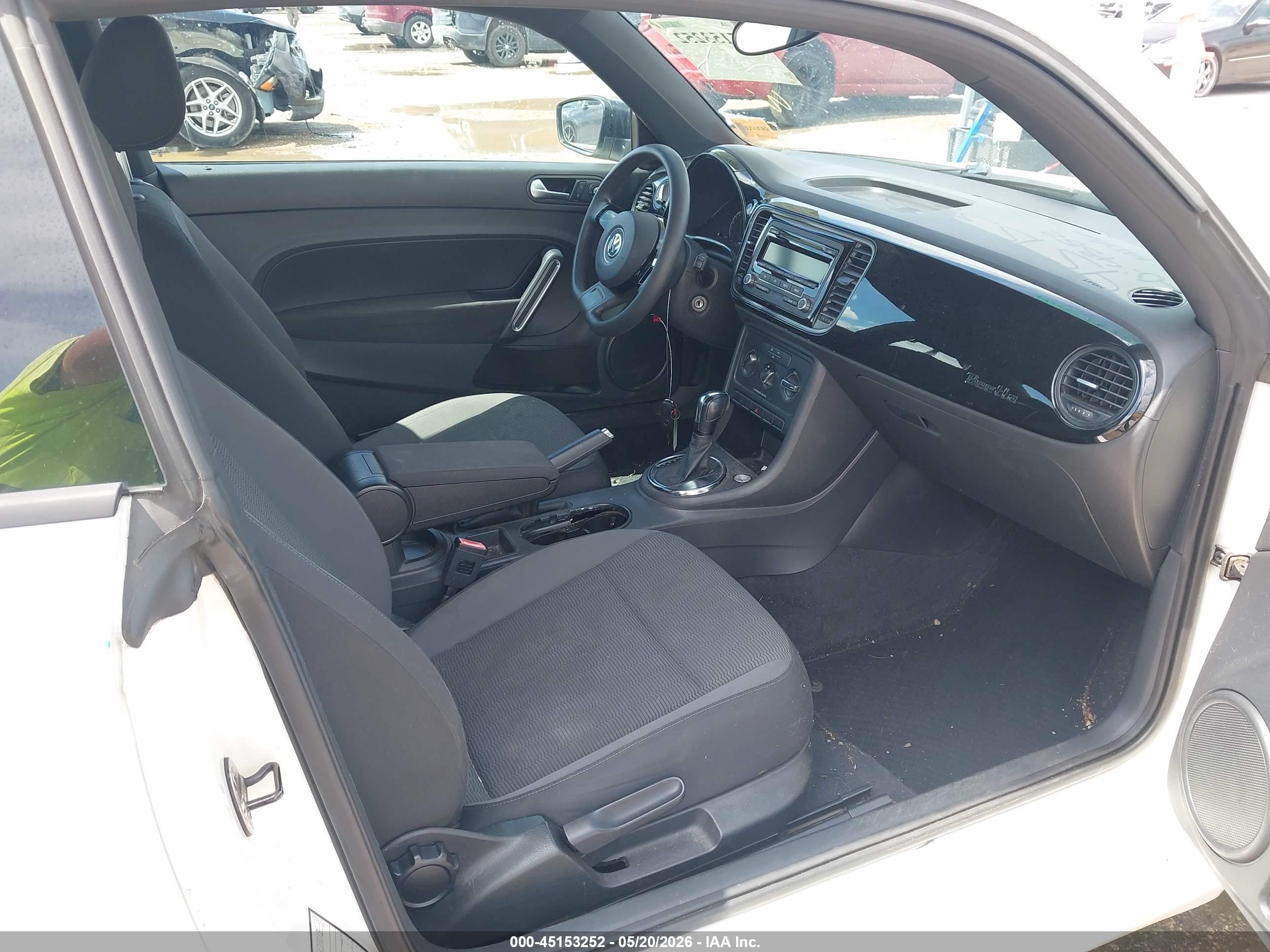 2013 Volkswagen Beetle 2.5l Entry Белый vin: 3VWFP7AT8DM652260
