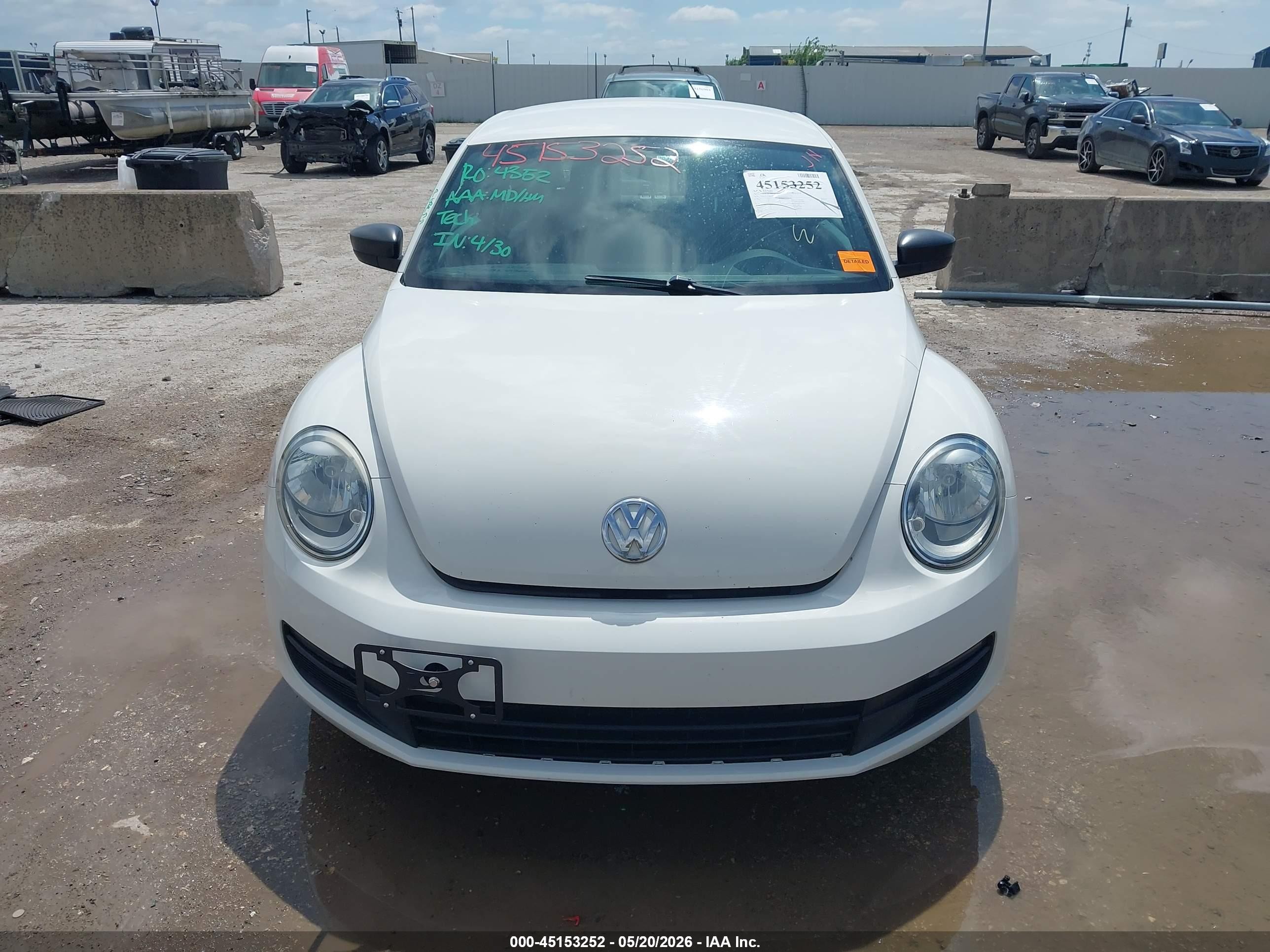 2013 Volkswagen Beetle 2.5l Entry Белый vin: 3VWFP7AT8DM652260