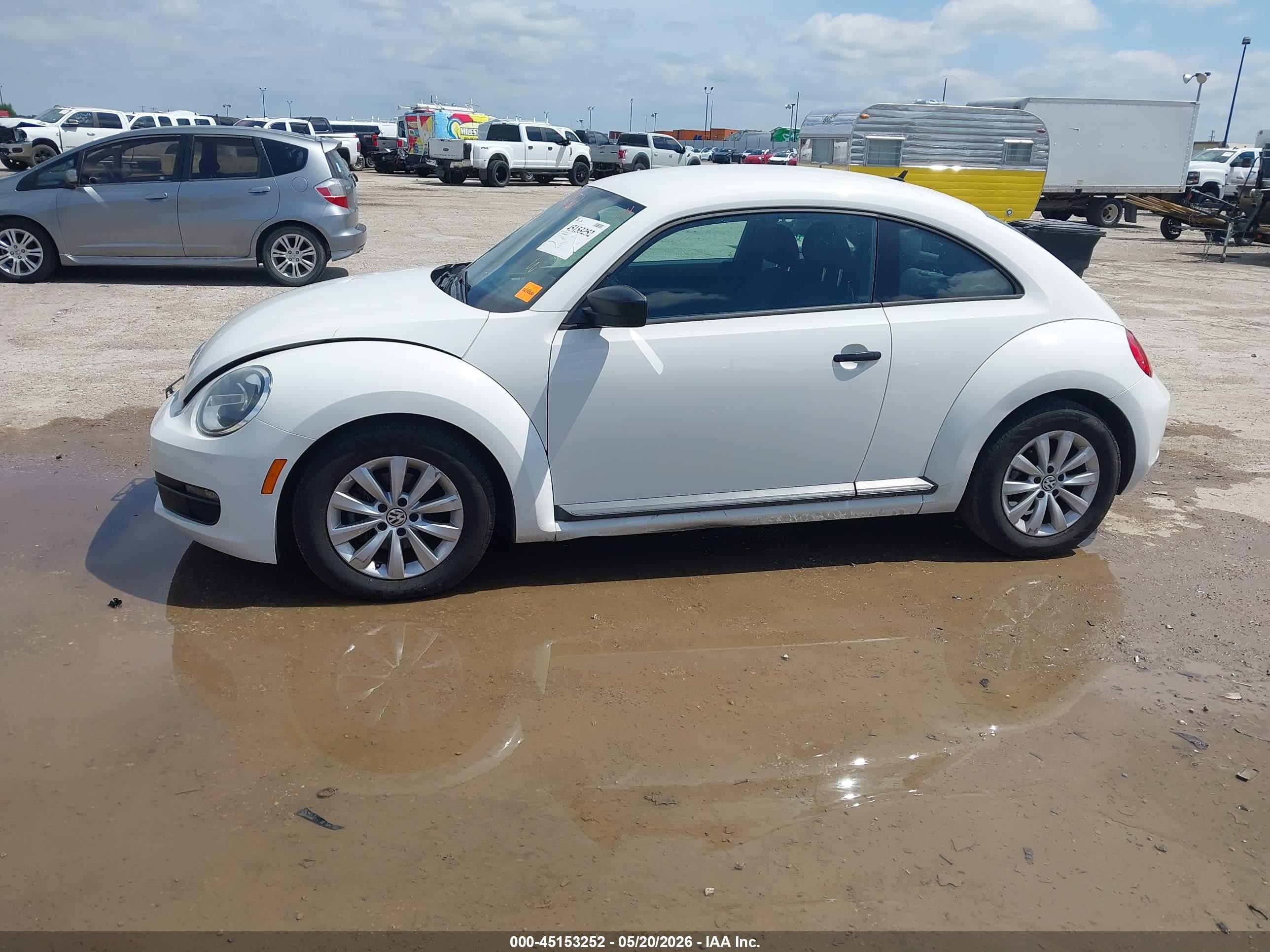 2013 Volkswagen Beetle 2.5l Entry Белый vin: 3VWFP7AT8DM652260