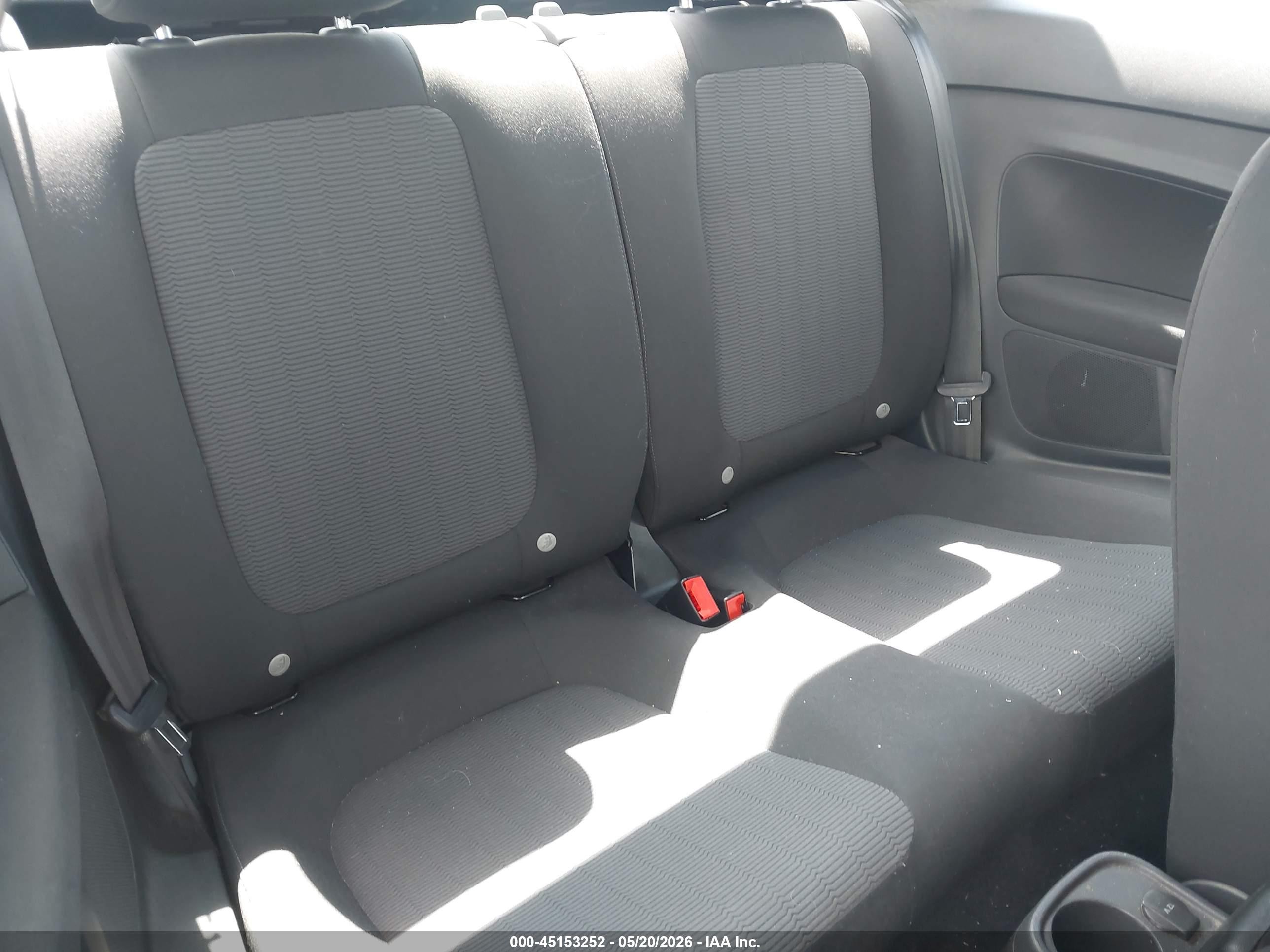 2013 Volkswagen Beetle 2.5l Entry Белый vin: 3VWFP7AT8DM652260