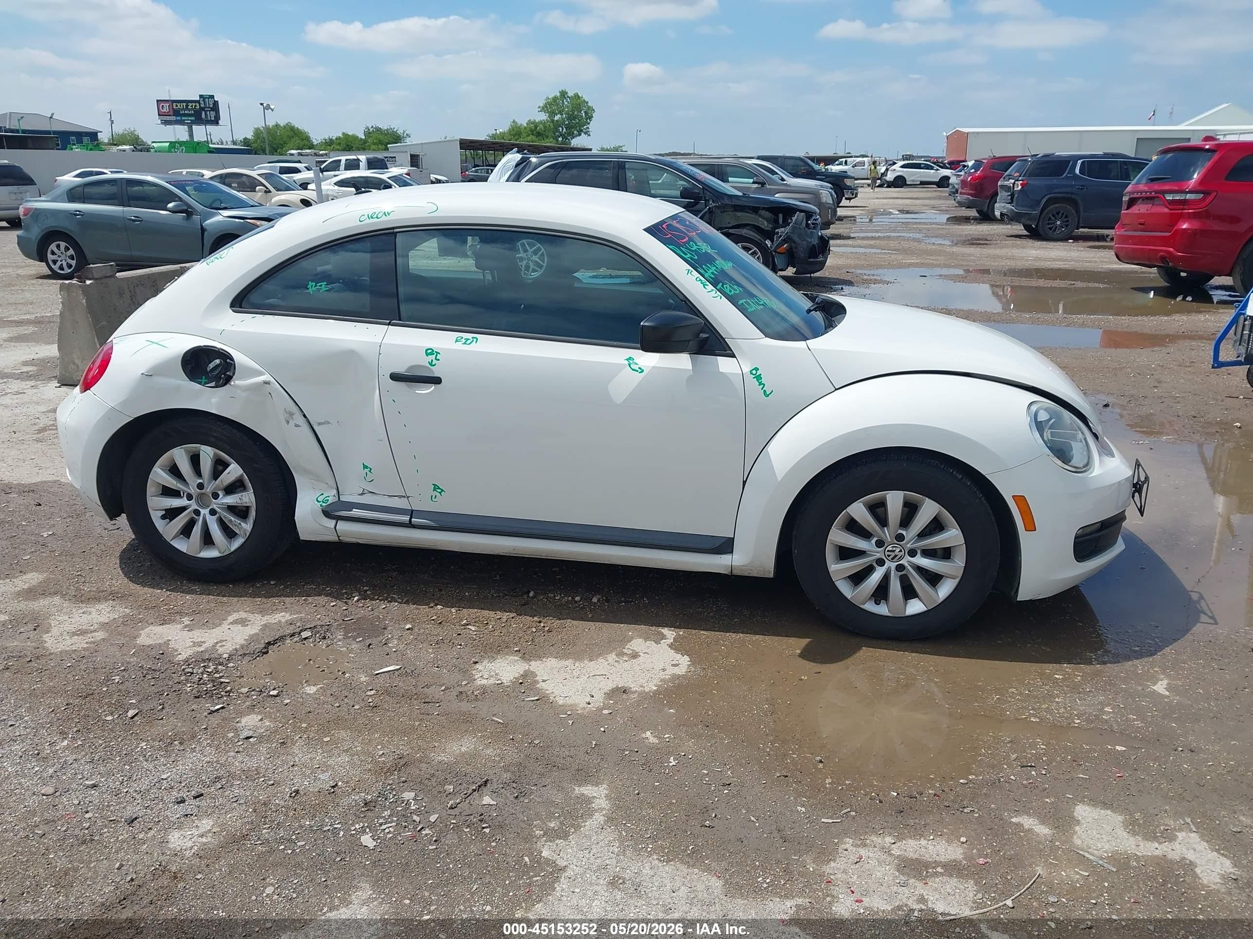 2013 Volkswagen Beetle 2.5l Entry Белый vin: 3VWFP7AT8DM652260