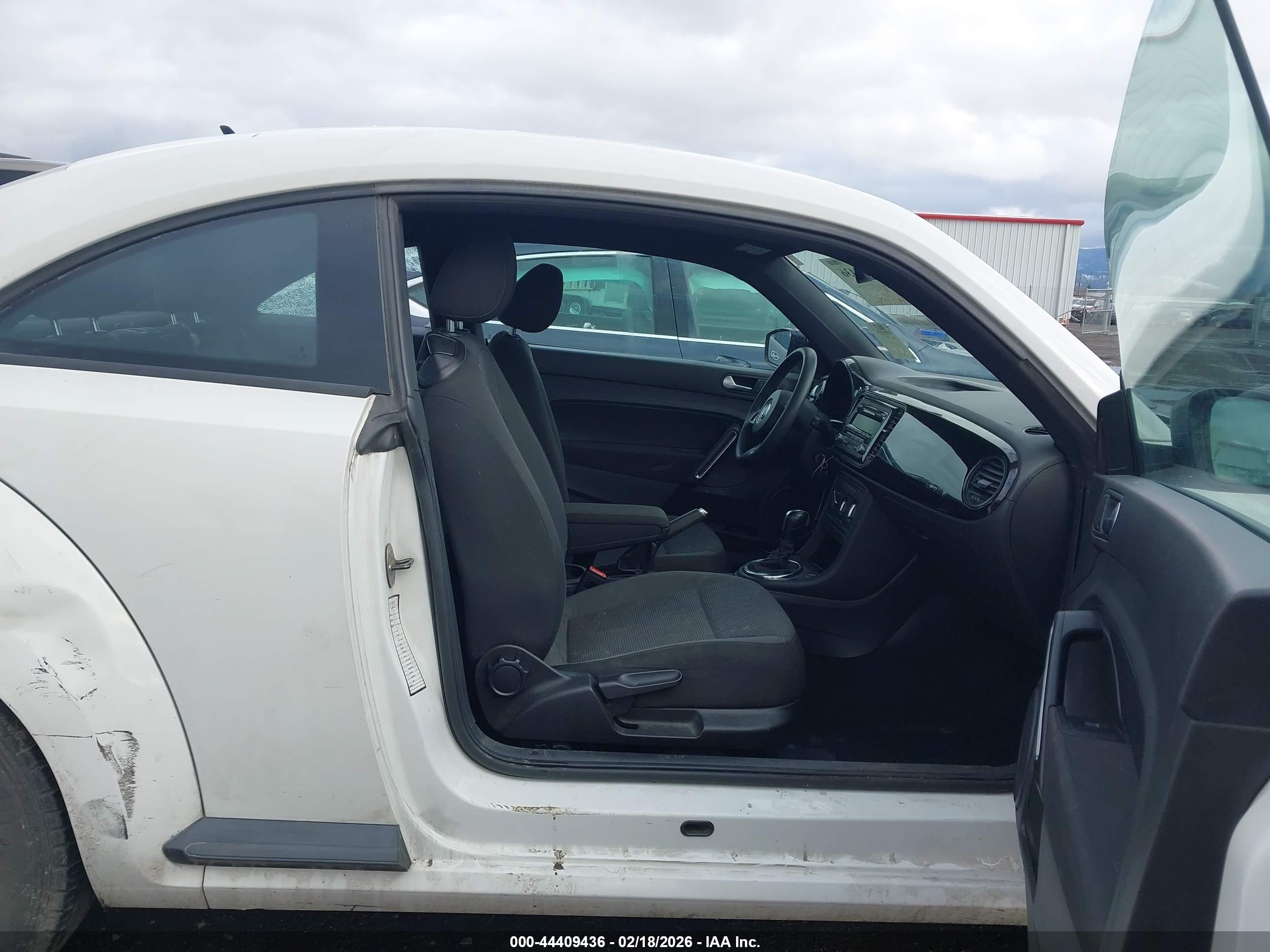 2013 Volkswagen Beetle 2.5l Entry White vin: 3VWFP7AT8DM652808