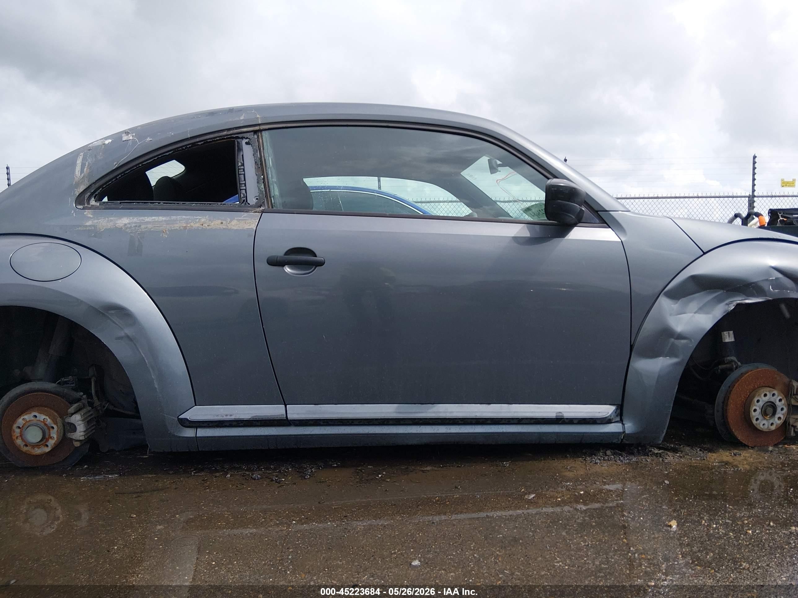 2014 Volkswagen Beetle 2.5l Entry Серый vin: 3VWFP7AT8EM625206