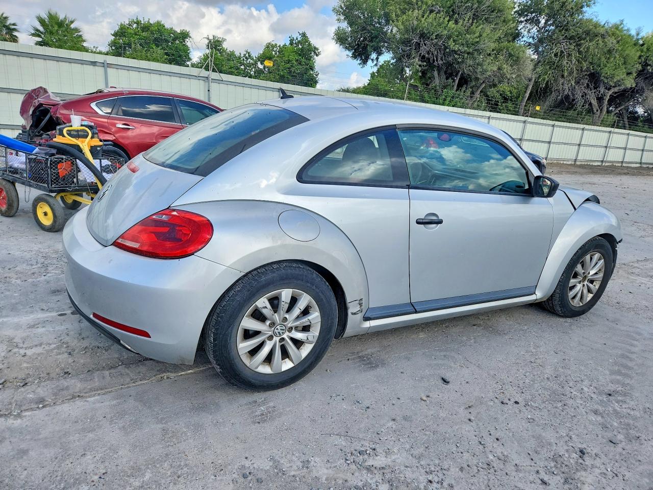 2013 Volkswagen Beetle Серебряный vin: 3VWFP7AT9DM660867