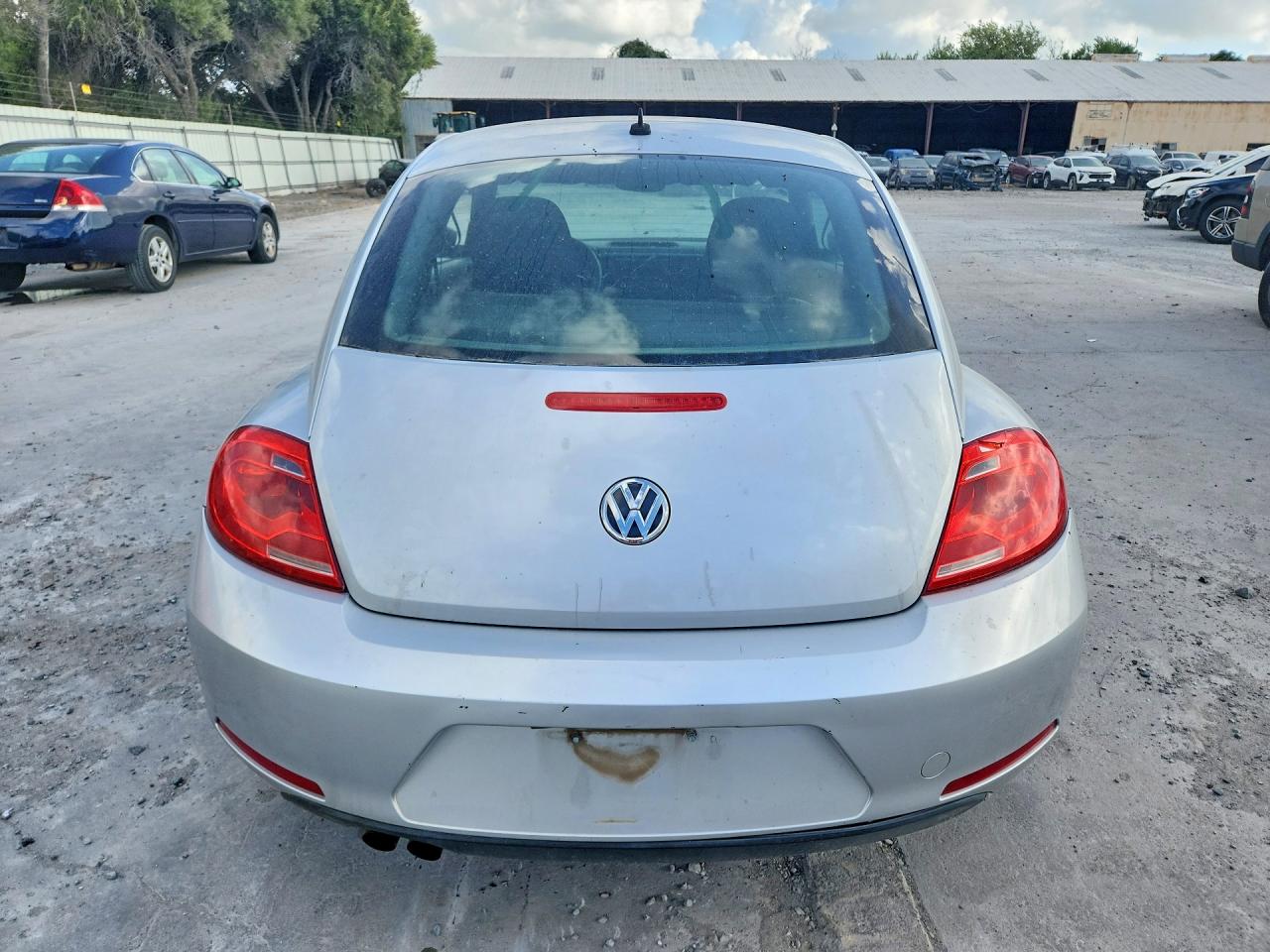 2013 Volkswagen Beetle Серебряный vin: 3VWFP7AT9DM660867