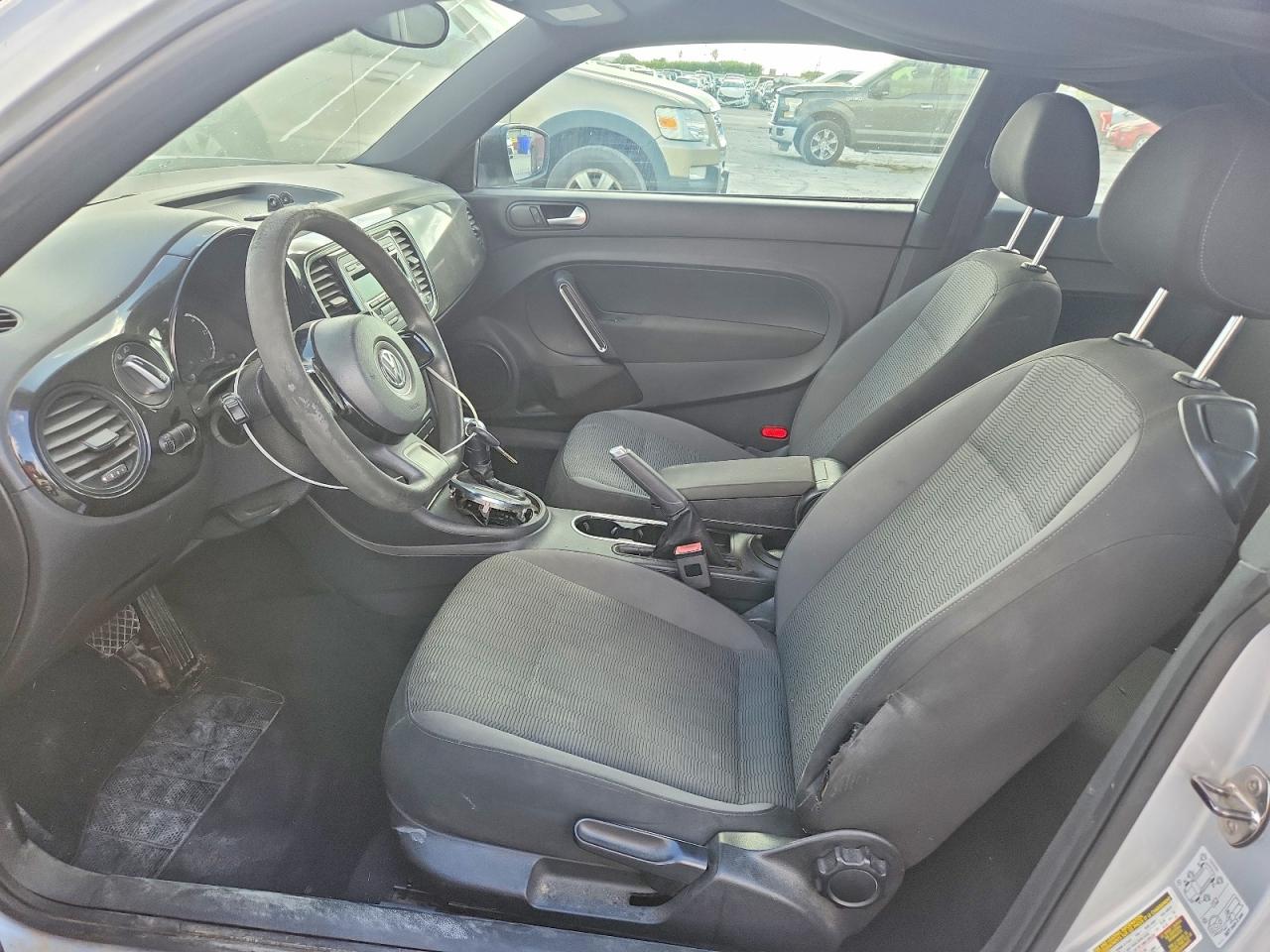 2013 Volkswagen Beetle Серебряный vin: 3VWFP7AT9DM660867
