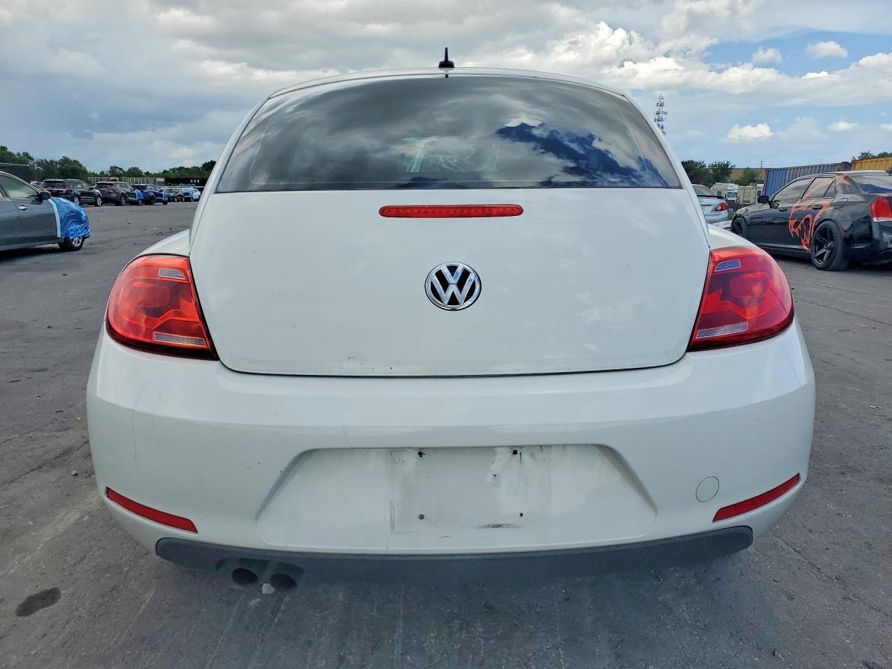 2014 Volkswagen Beetle White vin: 3VWFP7AT9EM624291